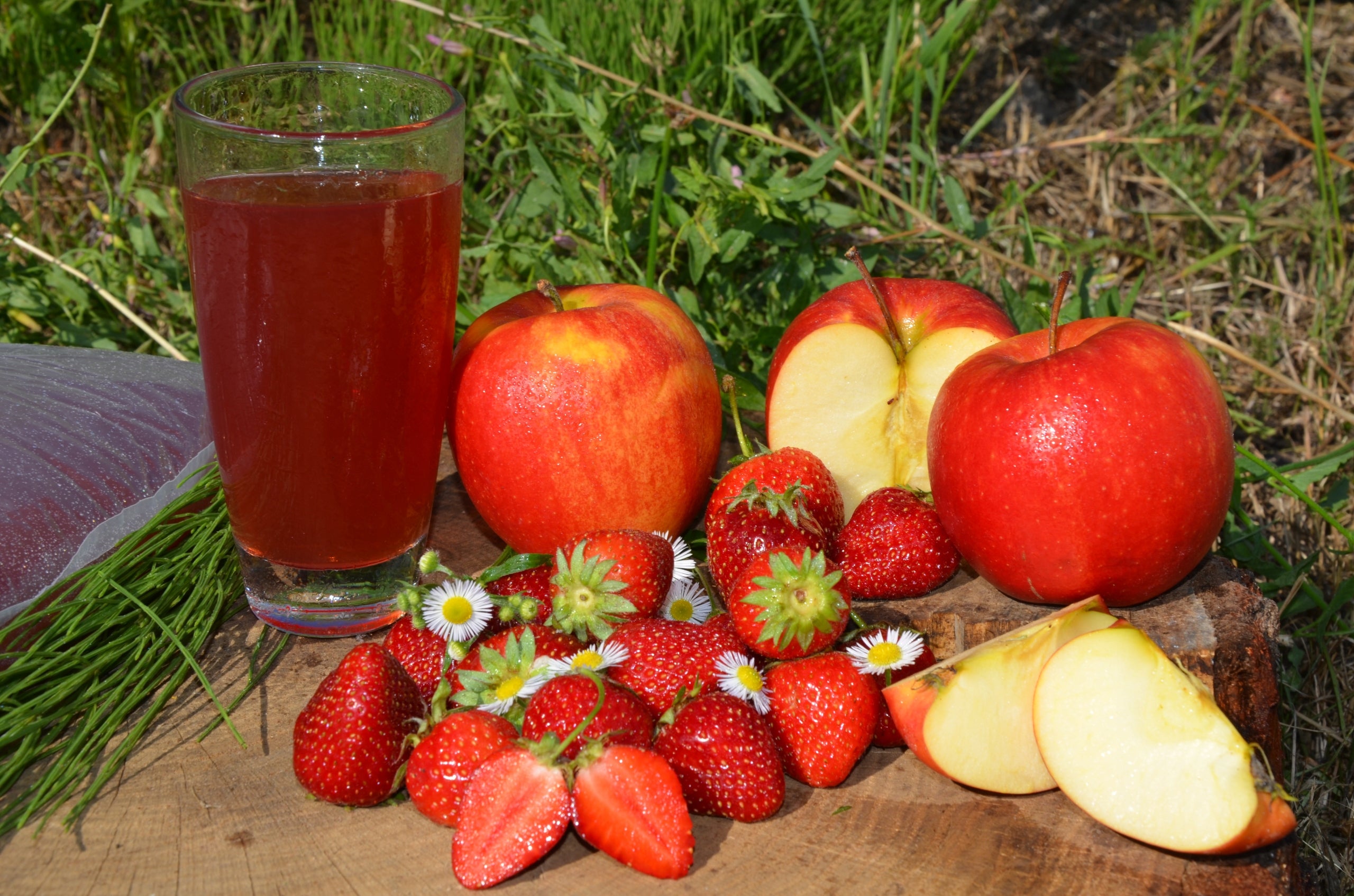 Apple juice with strawberry pressed NFC 3L+CARTON