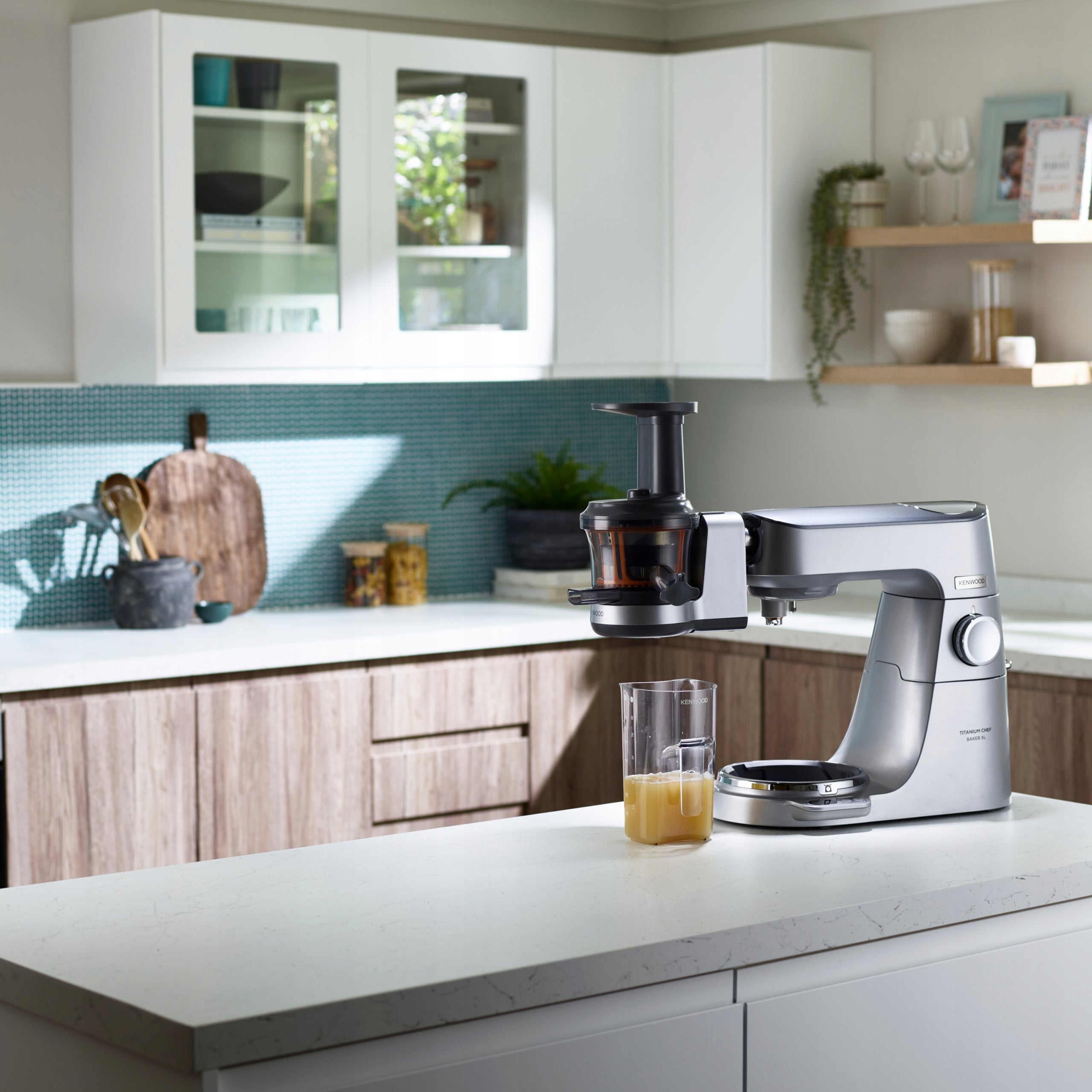 Attachment Slow juicer KENWOOD KAX720PL Dominant color silver/gray