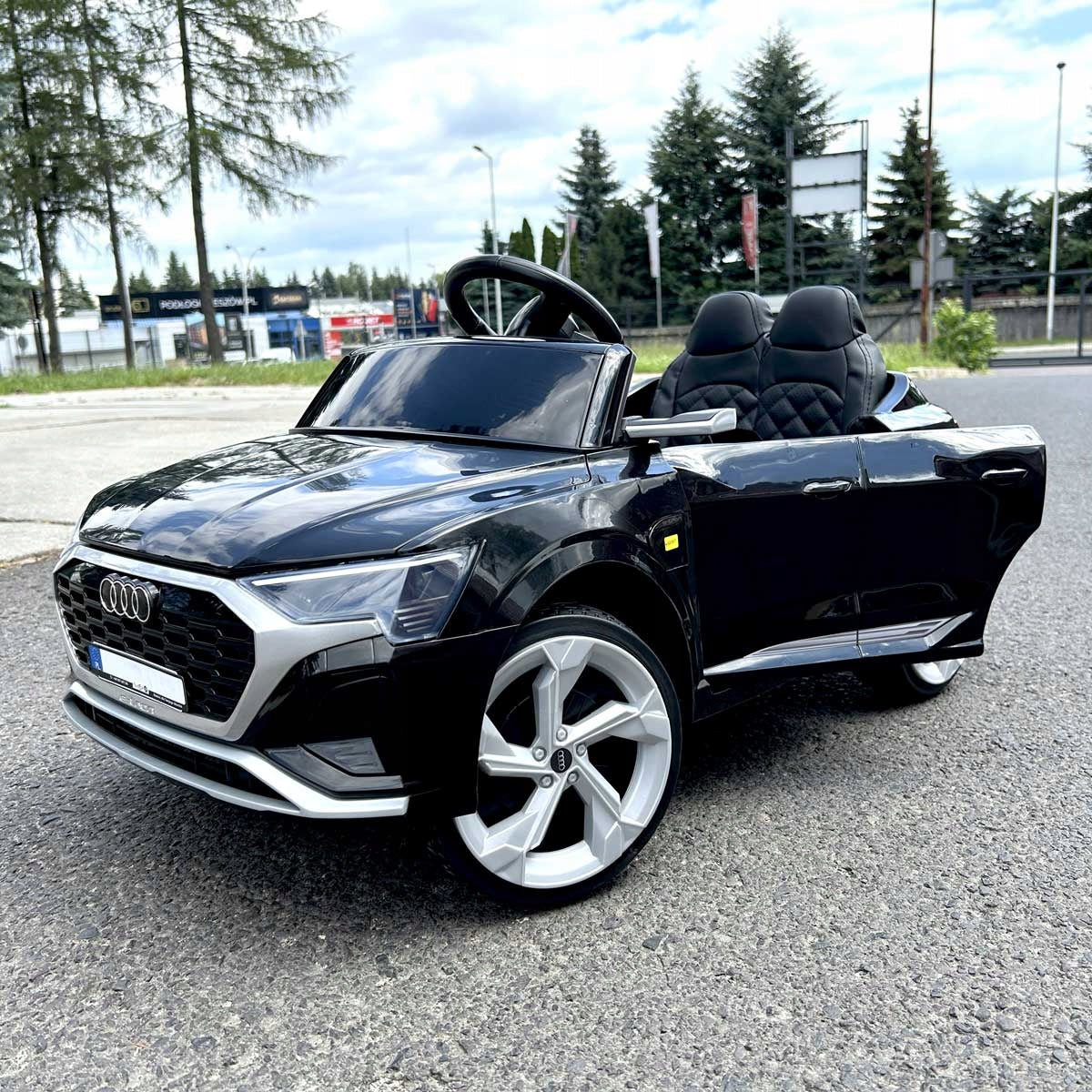 Auto Battery Operated AUDI SQ 8 EVA Leather Pilot 2.4 G LED Boards Color black