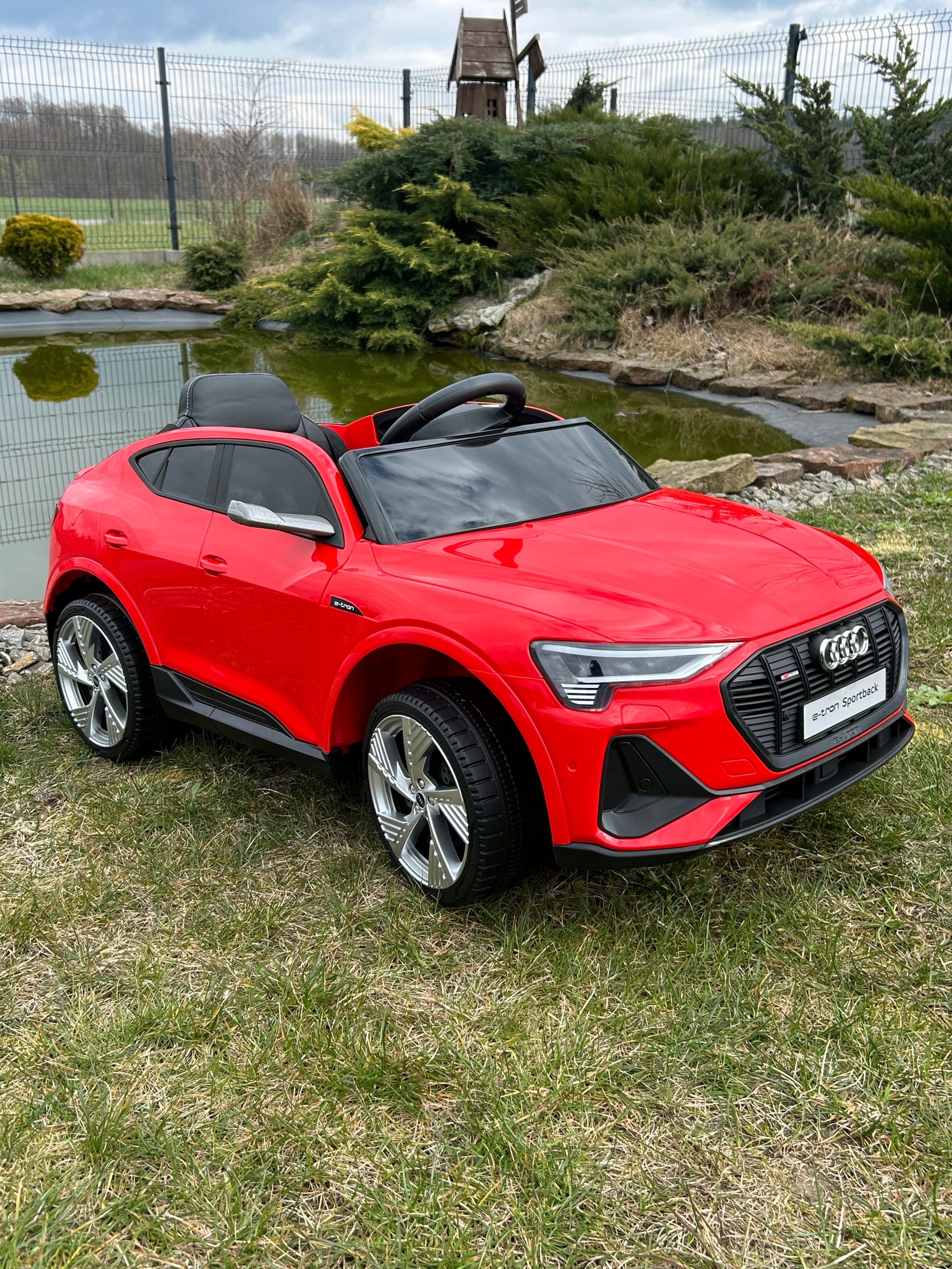 Auto Battery Operated Audi e-tron 4x4 180 Watt Leather Wheels EVA Red Packaging status original