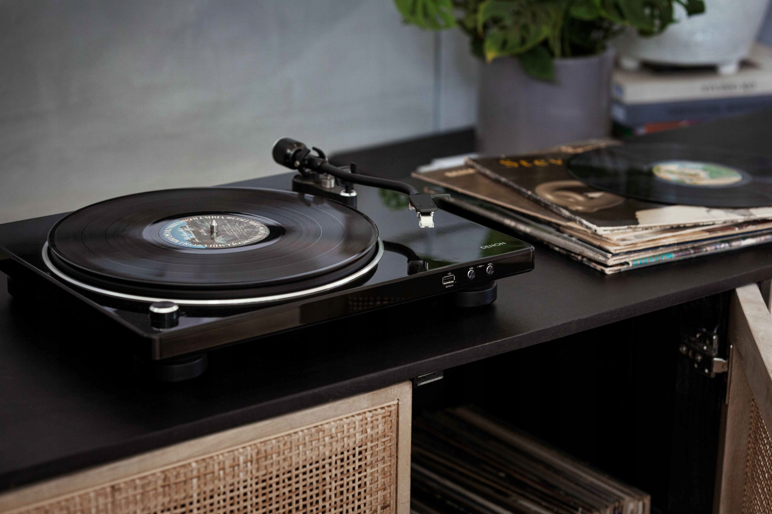 Automatic Analog TURNTABLE Denon DP-450USB Black Plug and Play Brand Denon