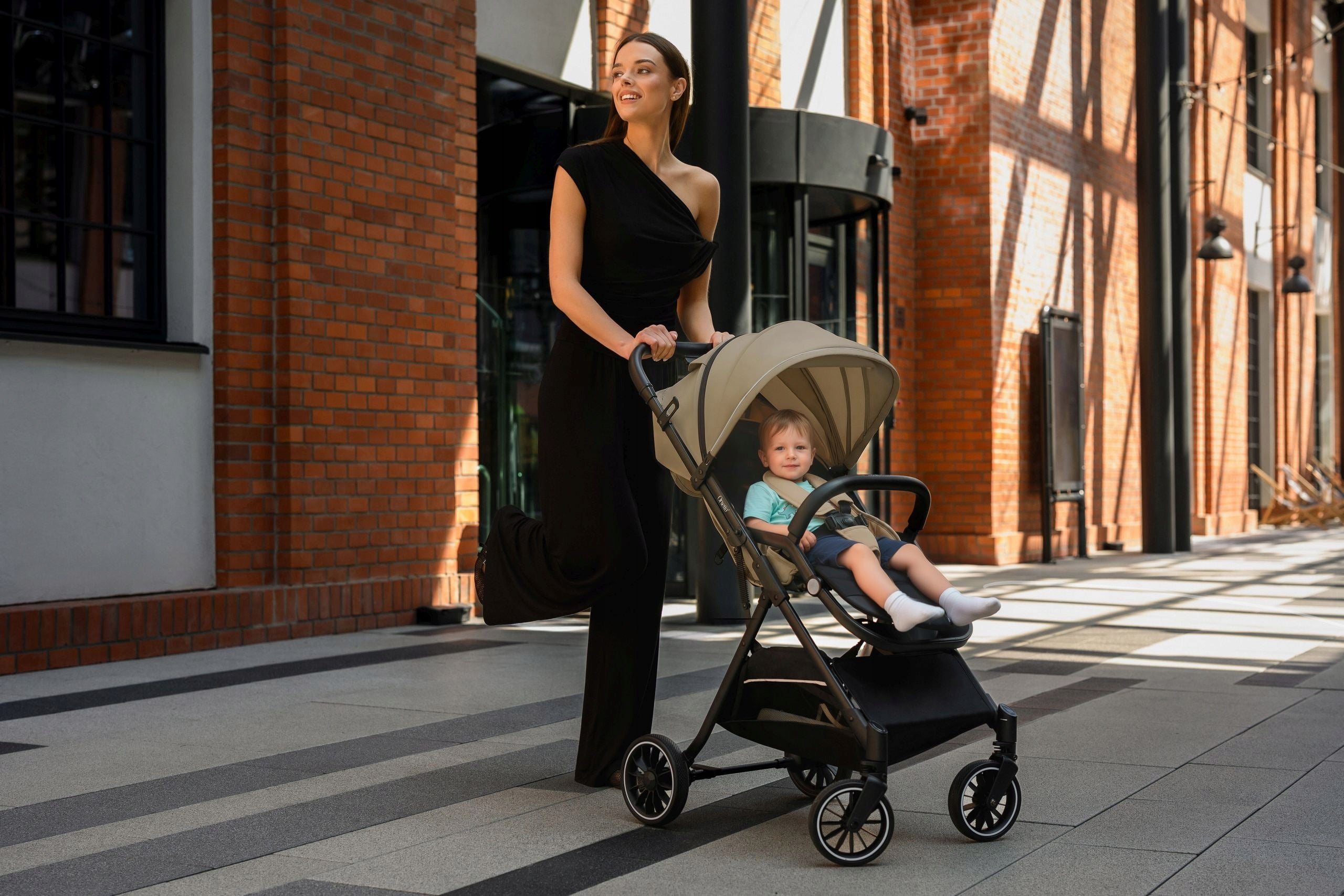 BABY STROLLER AURORA STROLLER UP TO 22 kg LARGE LIGHT AUTOMATIC BEIGE Manufacturer code 5905226112115