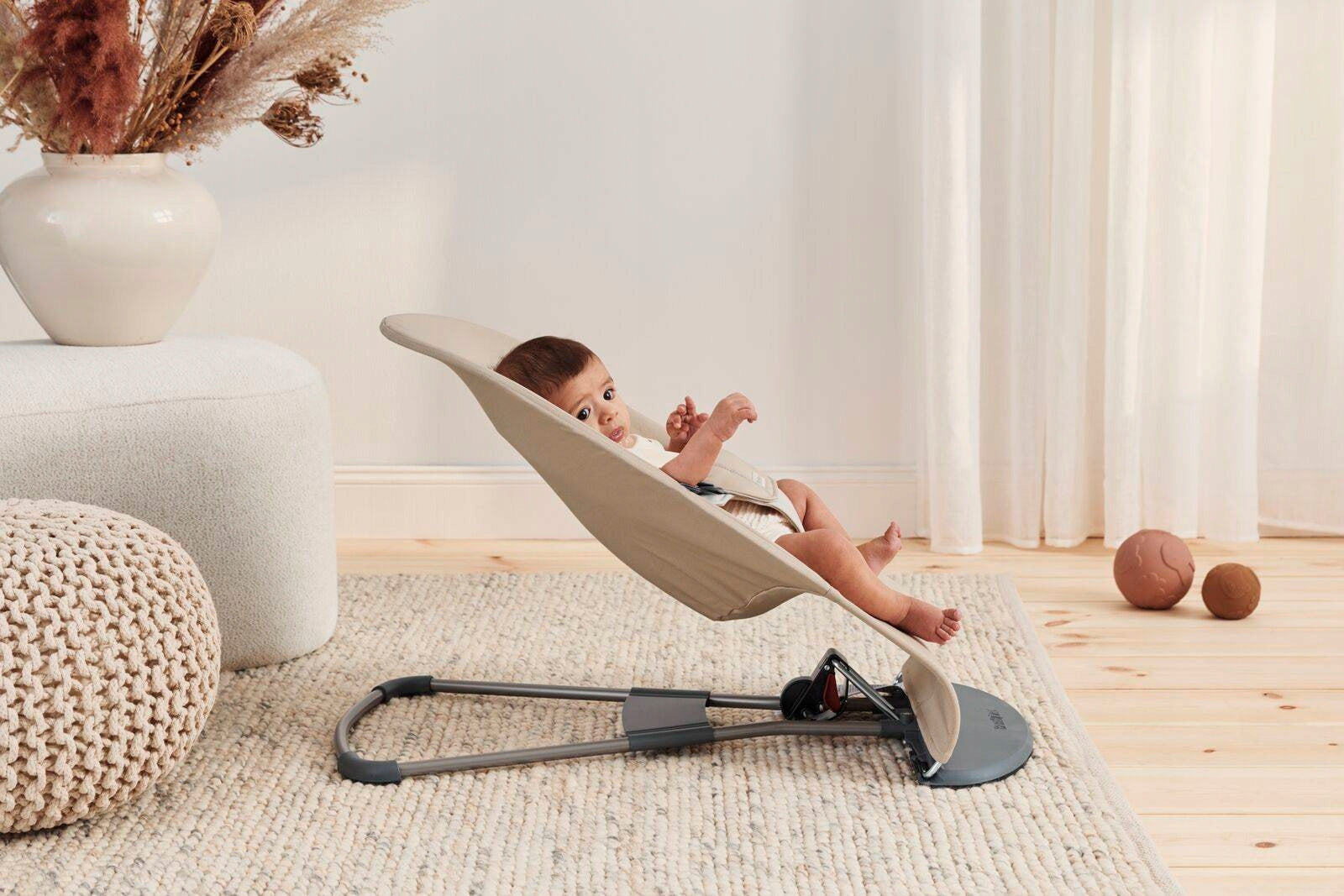 BABYBJORN - BALANCE SOFT WOVEN lounger - Khaki / Beige Manufacturer code 7317680052261