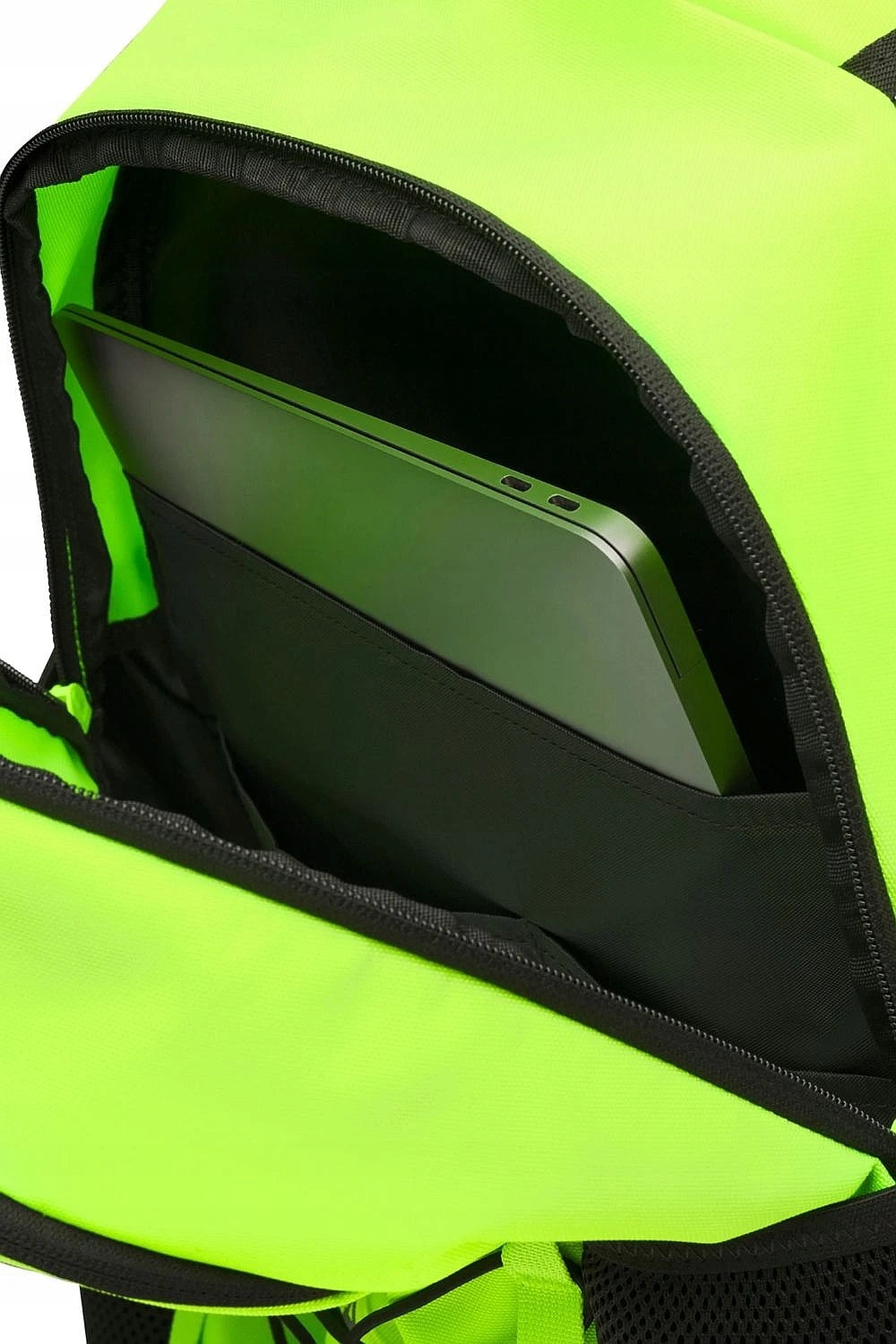BACKPACK UNDER ARMOUR SPORTS GREEN VISIBLE ON THE BIKE Gender unisex