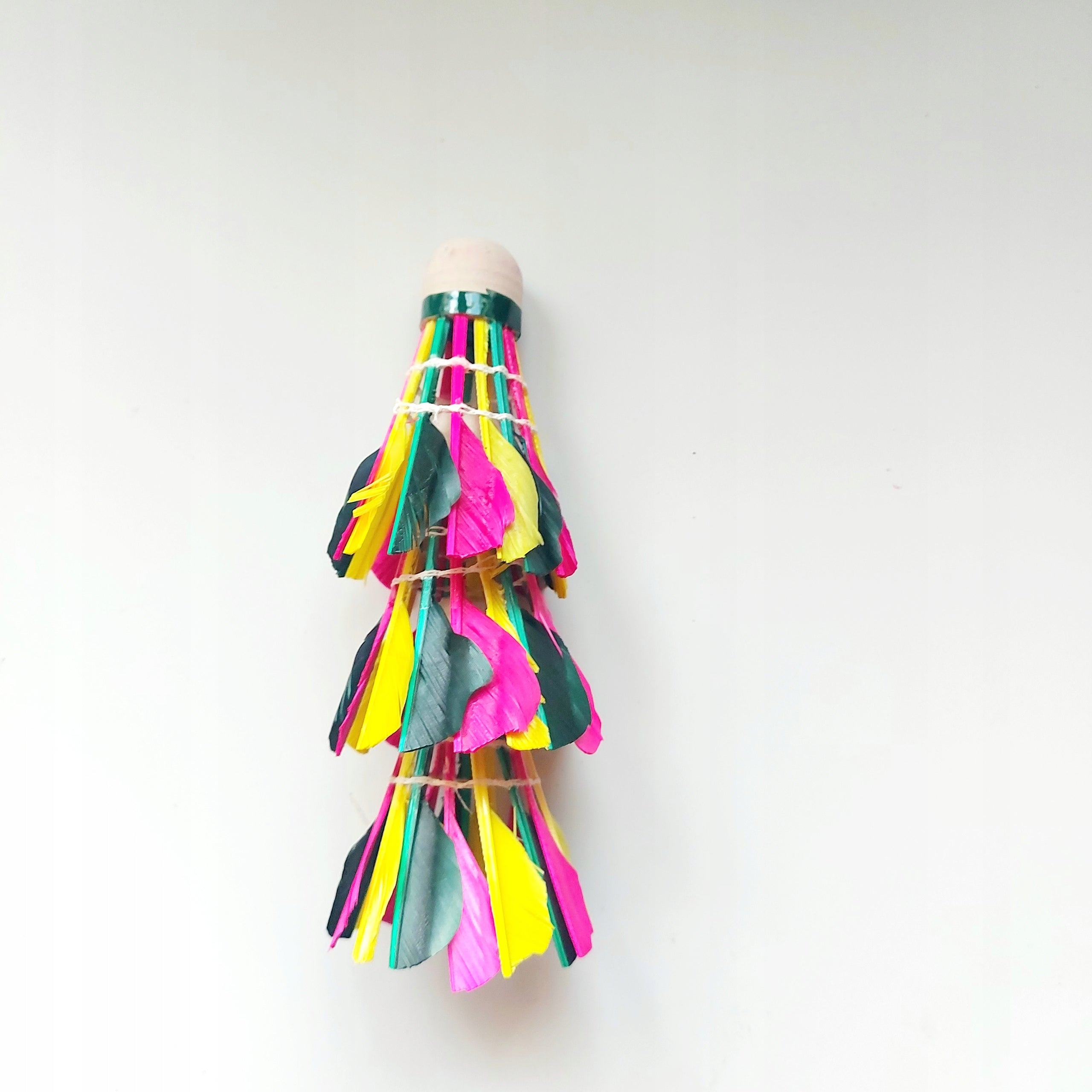 BADMINTON SHUTTLECOCK FEATHERS colorful 3 darts pieces Brand Mega Creative