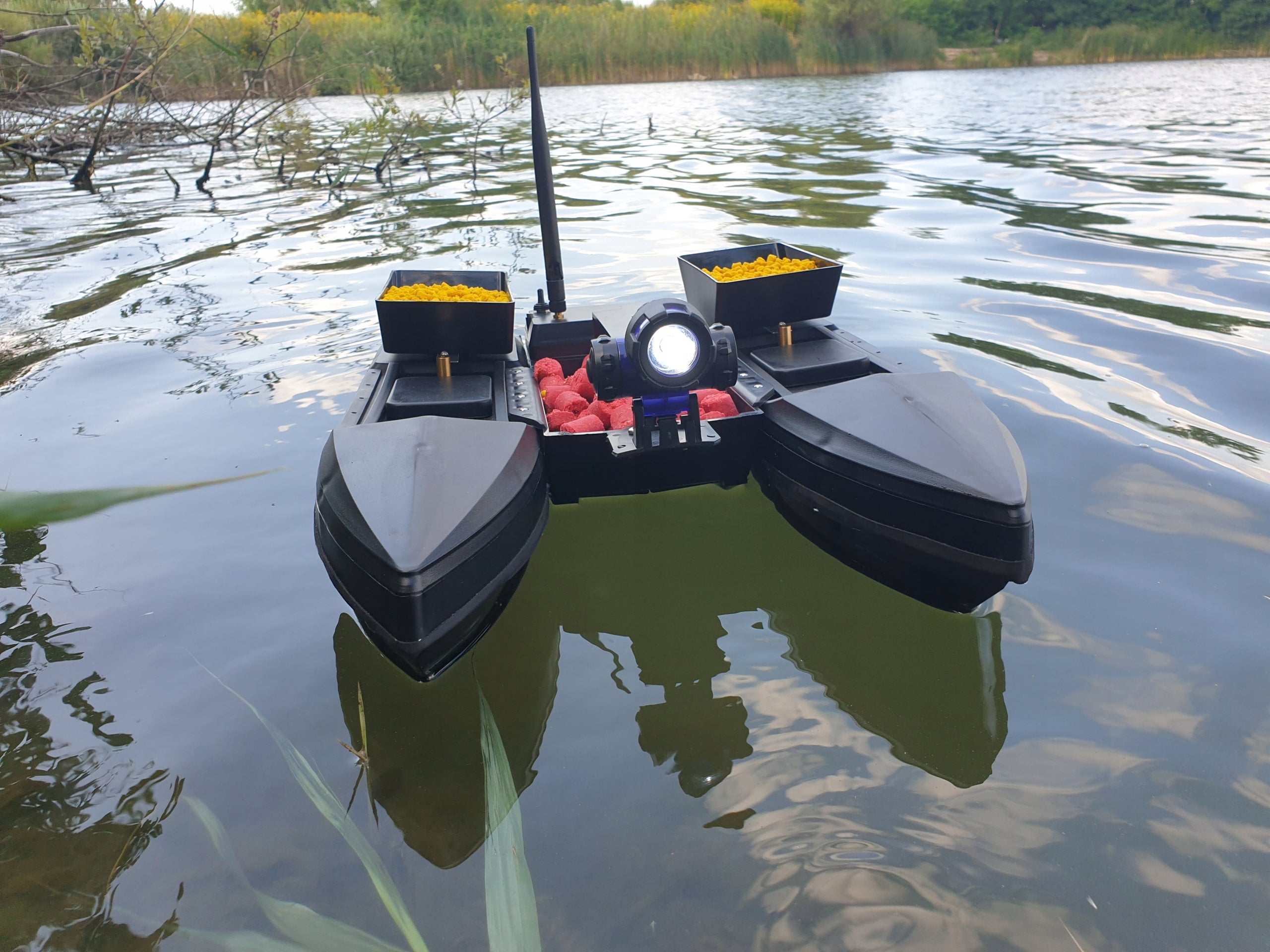 BAIT BOAT CATAMARAN PROFESSIONAL 2X AKU. Packaging status original