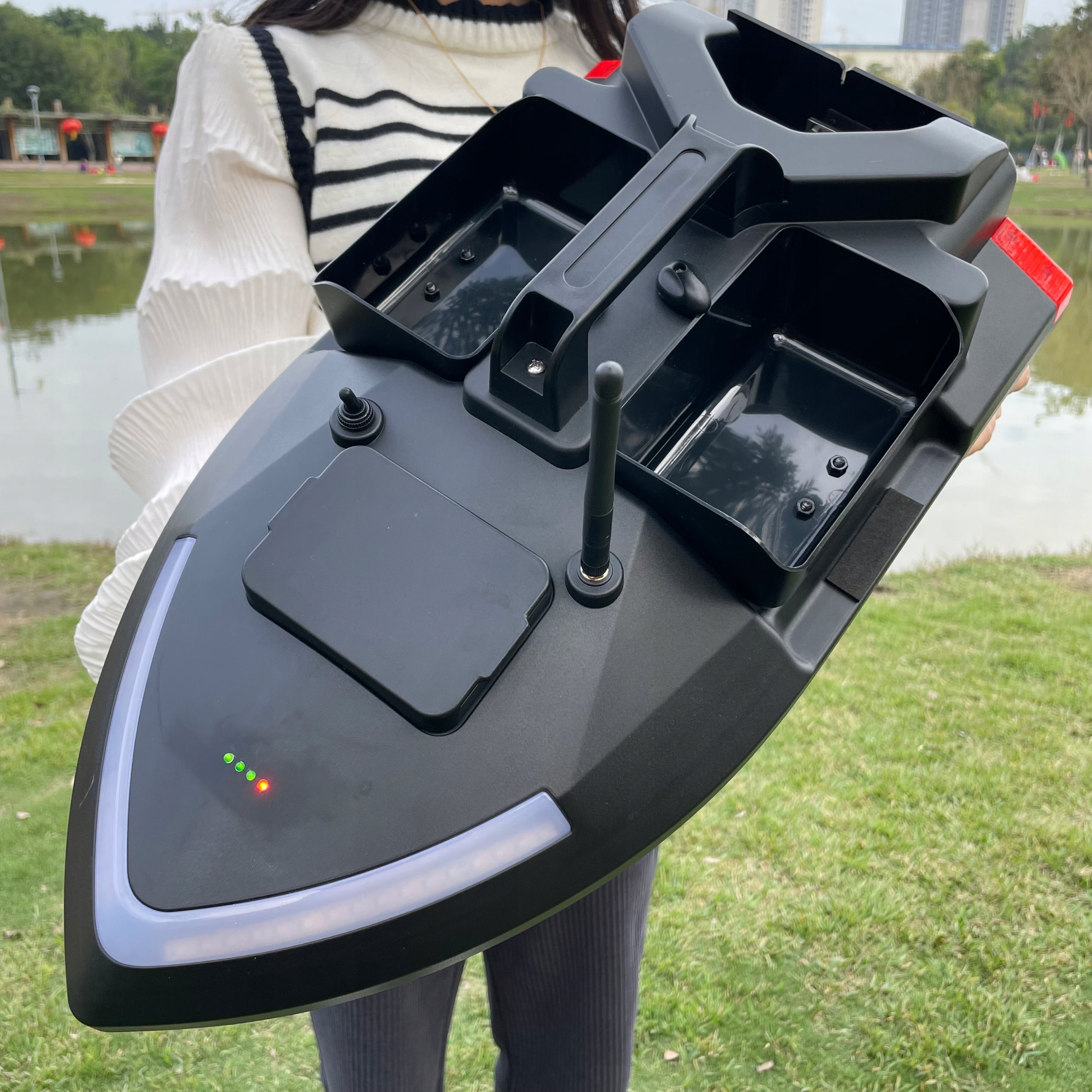 BAIT BOAT V020 GPS AUTO RETURN 12000MAH Packaging status original