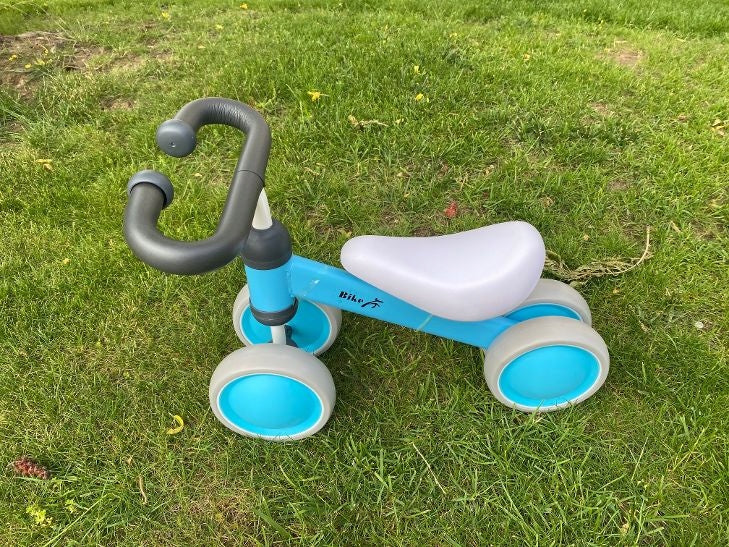 BALANCE BIKE FOR CHILDREN 1-3 YEARS OLD THREE COLORS ROSE-BLUE-GREEN Manufacturer code ROW-PINK-AD-EZI-2021