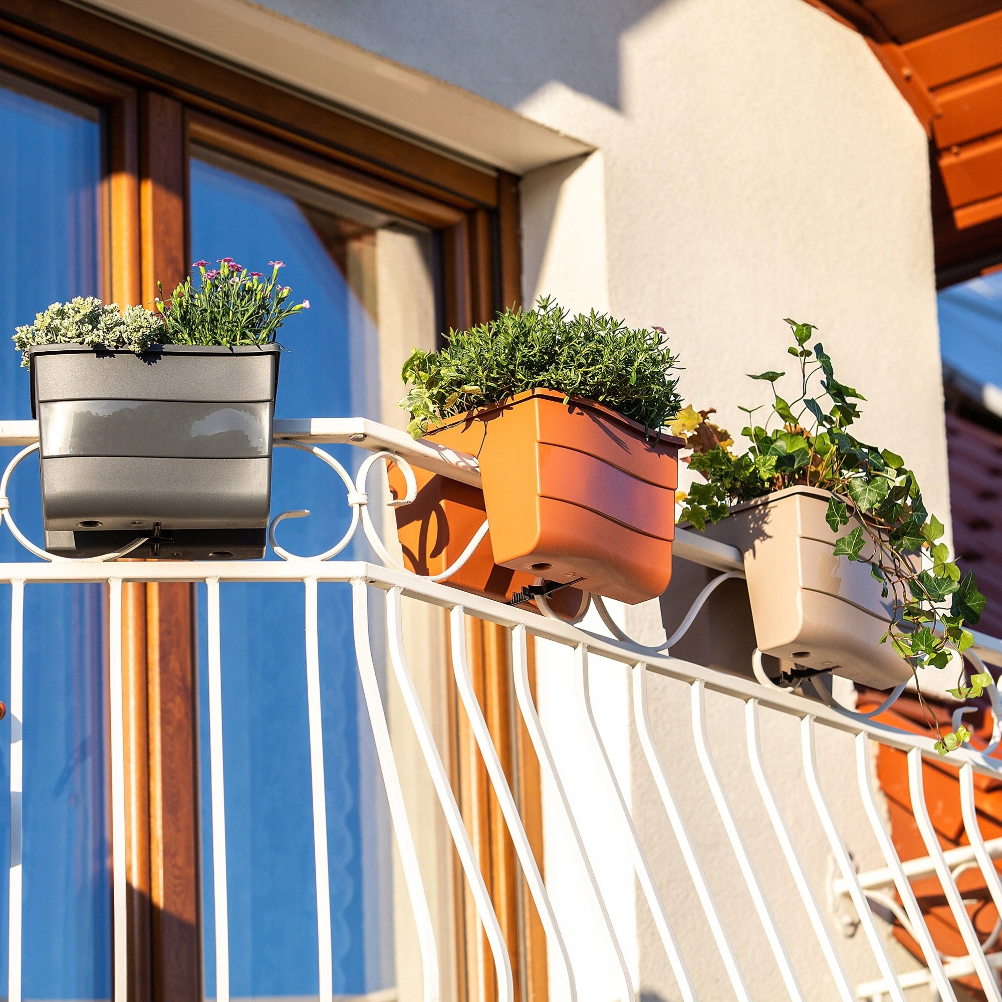 BALCONY BOX FLOWER POT FOR RAILING FLOWERS 29,5x28x19,5 cm Material synthetic material