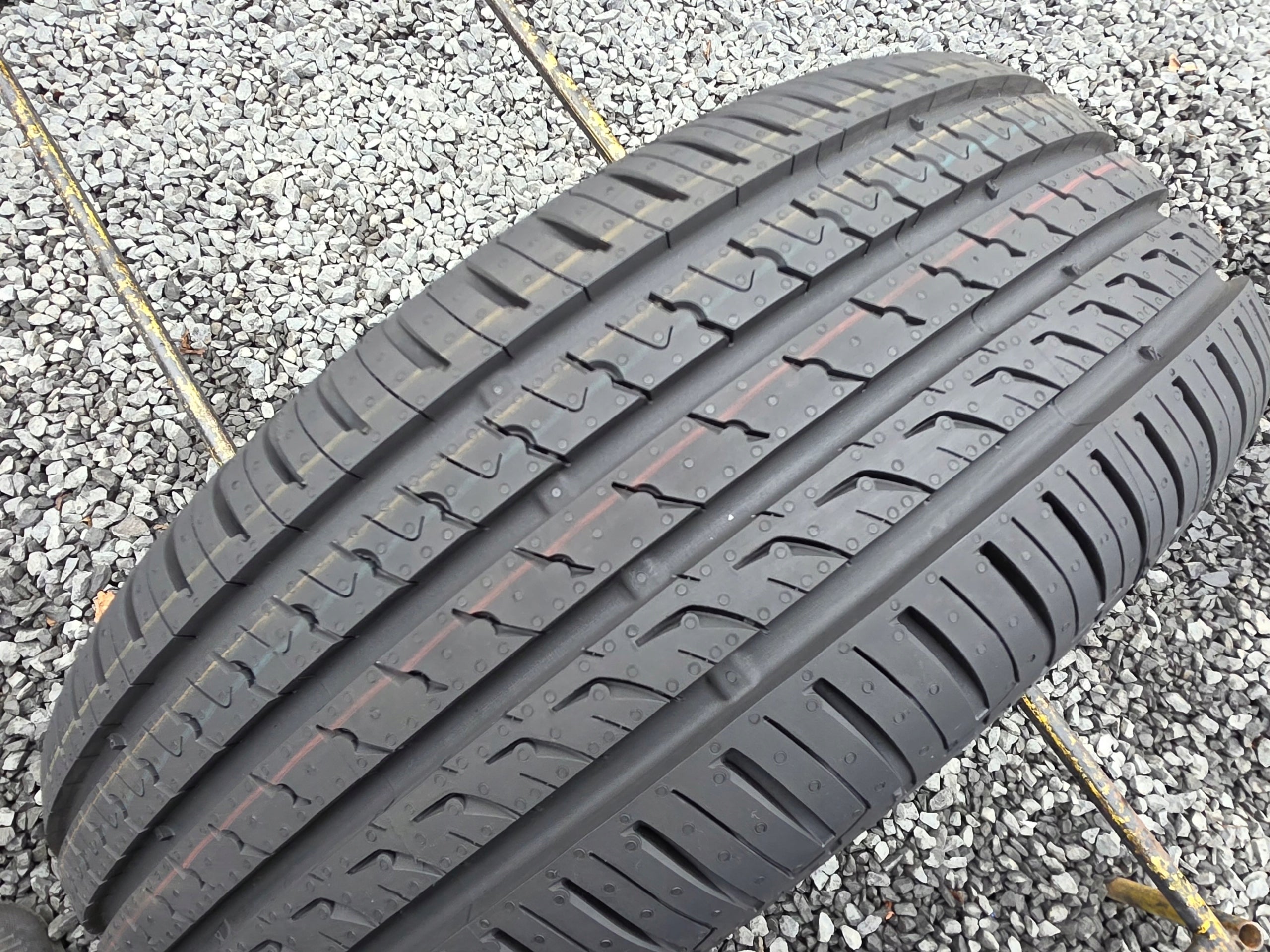 BARUM BRAVURIS 5HM 205/60 R15 Number of tires offered 1 pc.