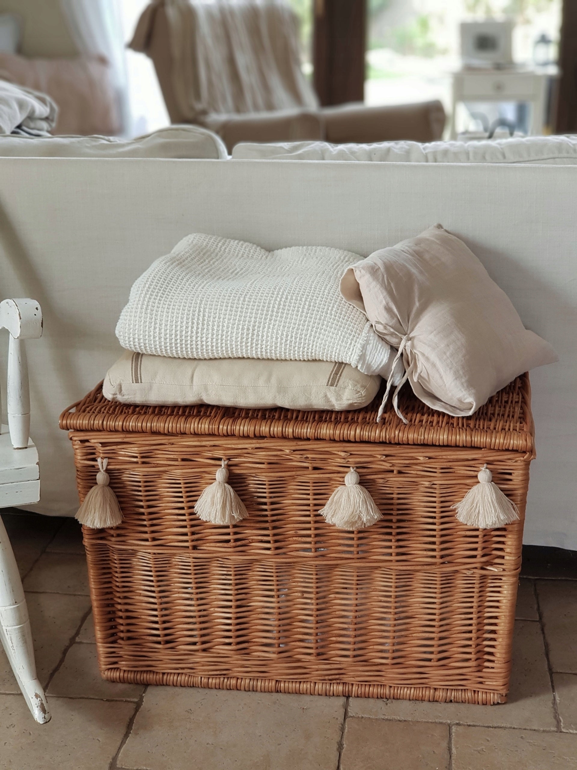 BASKET TRUNK WICKER CHEST NATURAL TASSELS Brand Little Dreams