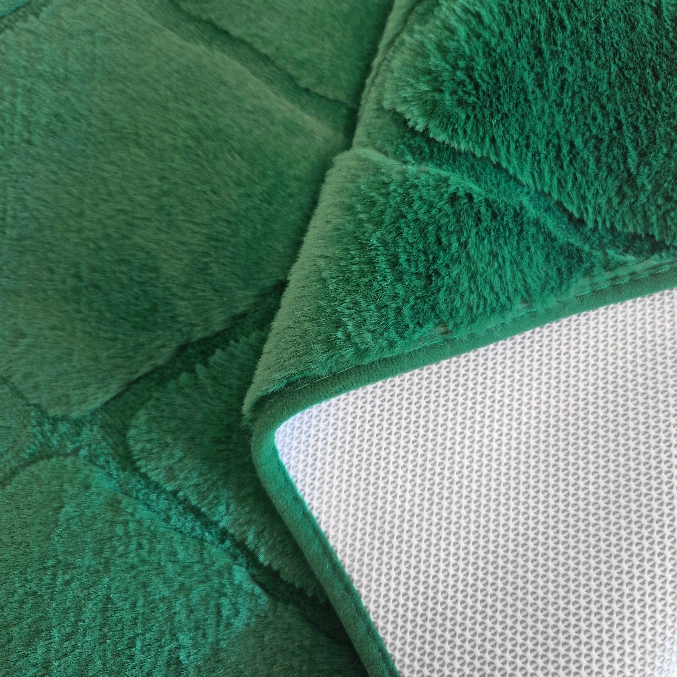 BATHROOM RUG GREEN SOFT BATHROOM RUG NON-SLIP 45x75 Manufacturer code OXIDE - DYWANIK MUNN 1CZ. ZIELONY