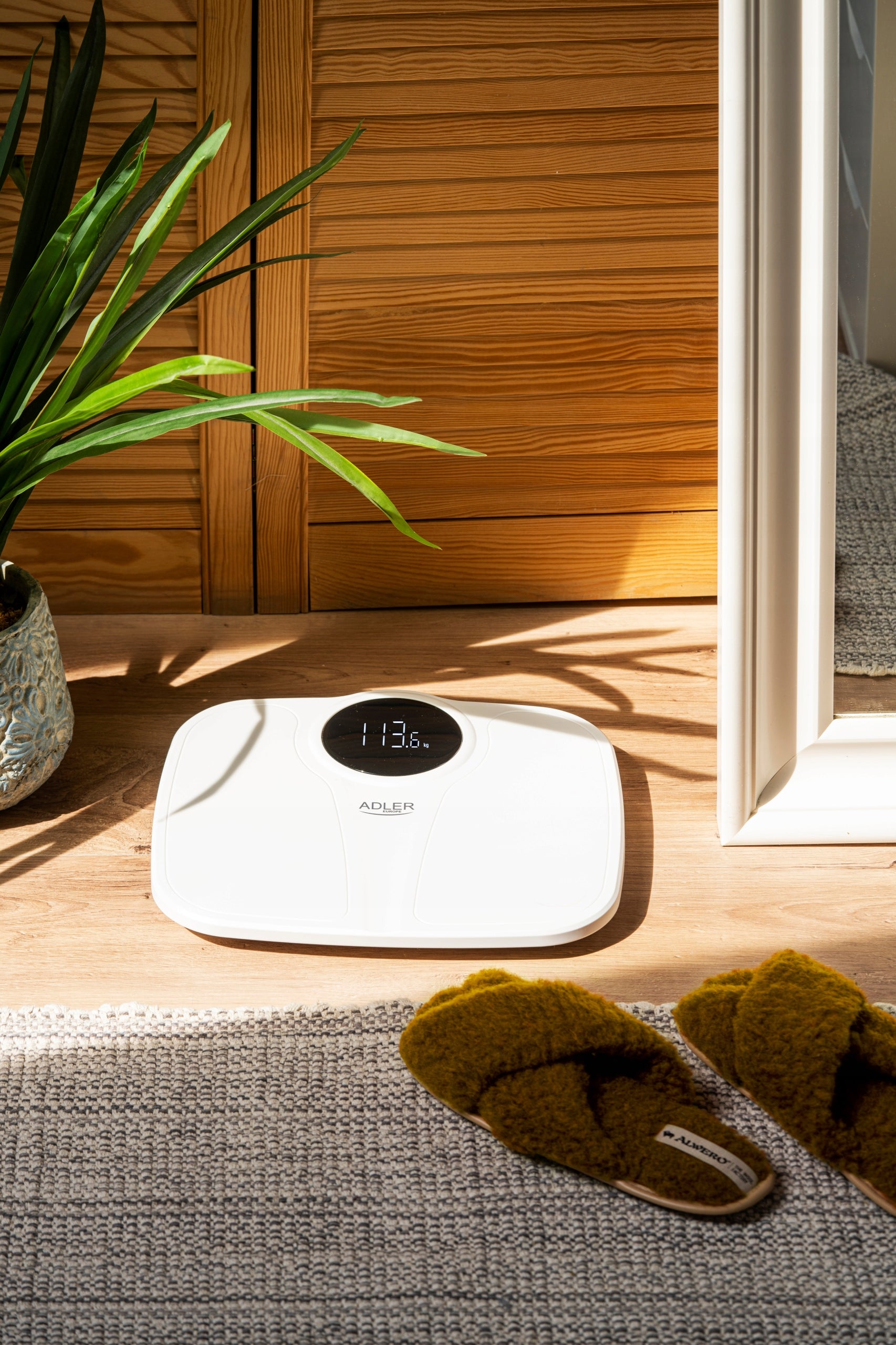BATHROOM SCALE ELECTRONIC LIFTING CAPACITY 180 KG PRECISION WHITE LED ADLER XXL Manufacturer code AD 8172w