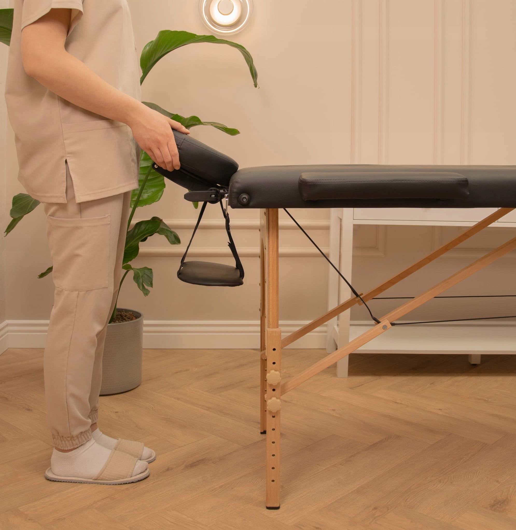 BED MASSAGE TABLE FOLDING 60 CM 3 SEGMENTS COVER FOAM 5 CM BLACK Medical device type medical device or in-vitro diagnostic medical device