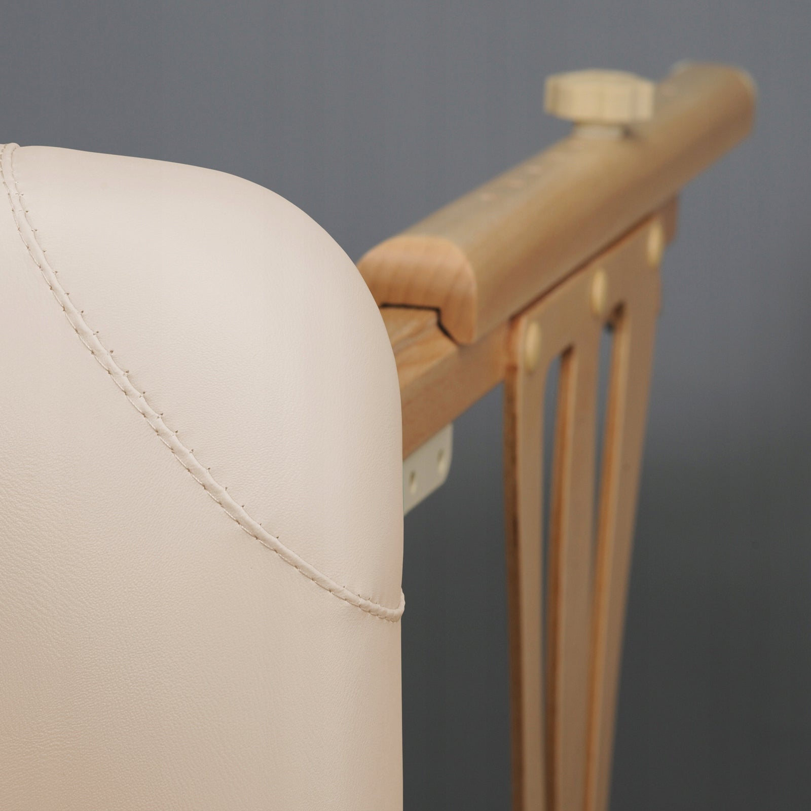 BED MASSAGE TABLE FOLDING WOODEN ALBA 70 CM STABILIZING LEG HABYS Manufacturer code stół składany łóżko do masażu