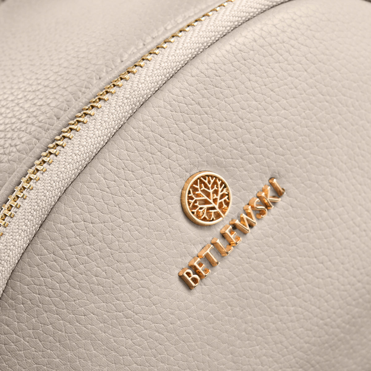 BETLEWSKI Women's Backpack Urban Beige Eco Leather Harness Logo Holder Packaging status original