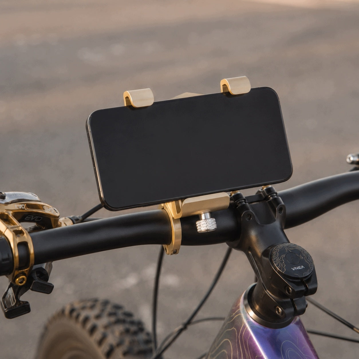 BICYCLE ALUMINUM PHONE HOLDER ROTARY MOTOR 360° GOLD UNIVERSAL Manufacturer code UCHWYT017