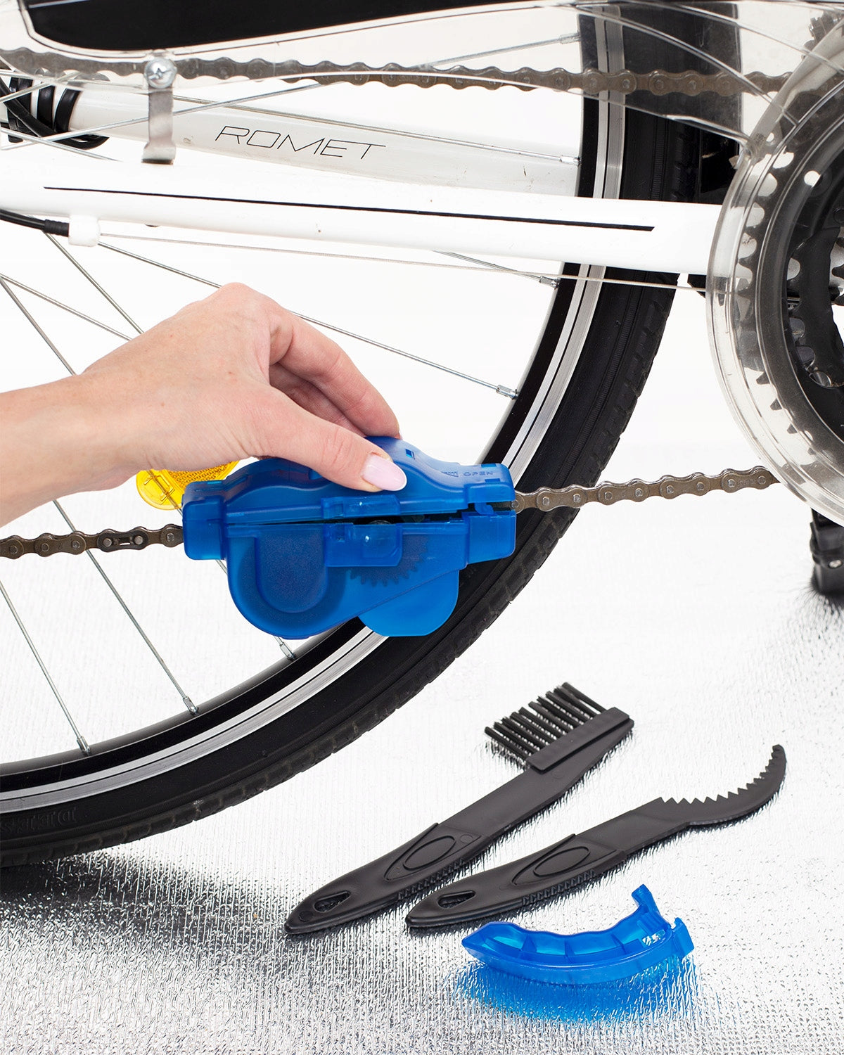 BICYCLE CHAIN CLEANING KIT LUBRICATION RAZOR BRUSH Model PRZYSZAD CZYSZCZENIA ŁAŃCUCHA ROWEROWEGO ZĘBATEK
