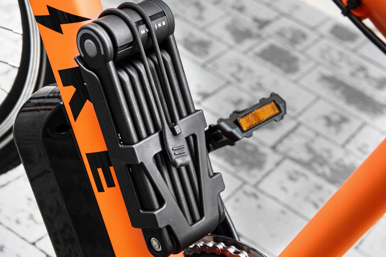BICYCLE FOLDING CLASP 110cm 8mm WITH KEY +HANDLE MUVIKE FOLD 1100/8K Brand Muvike