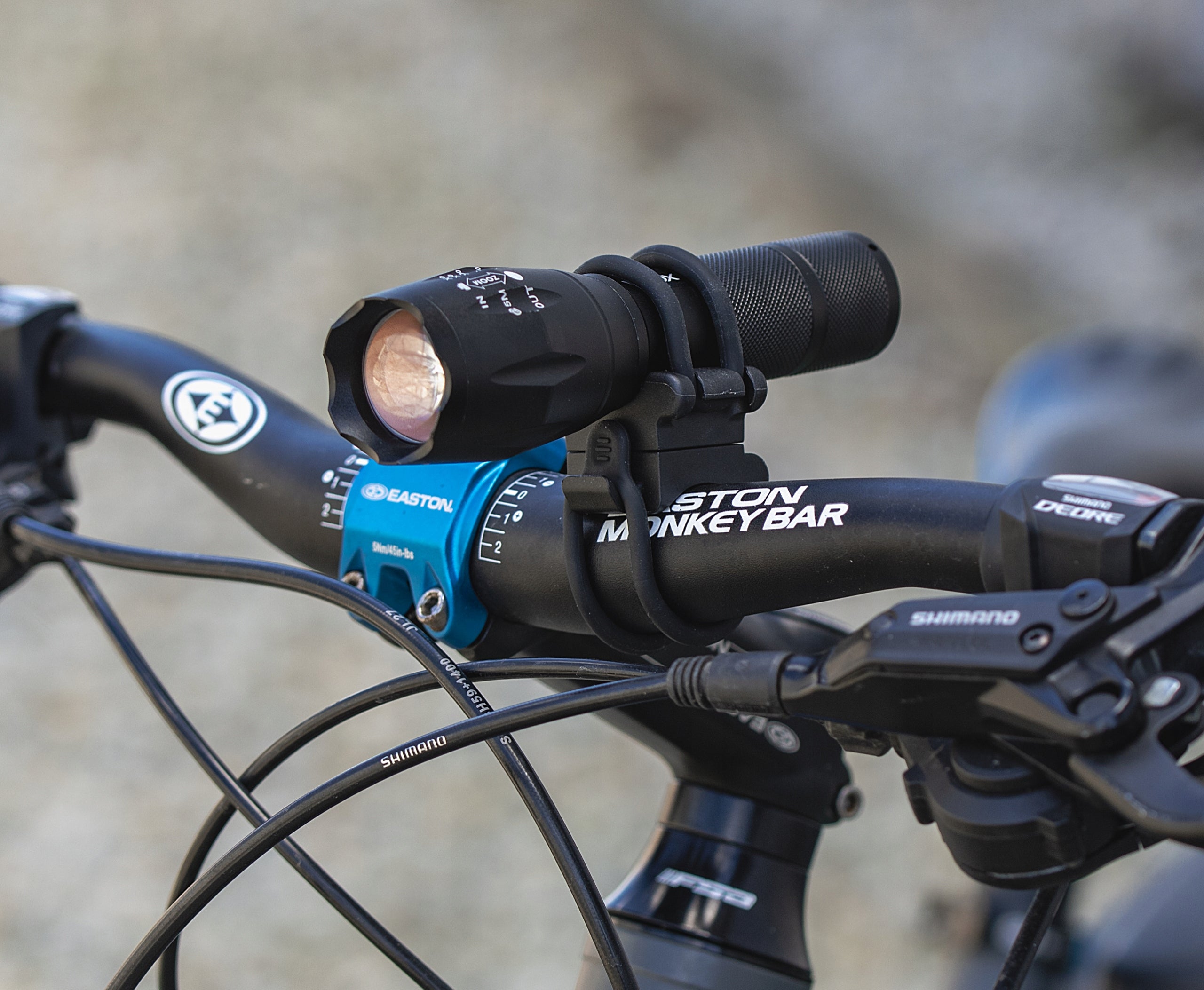 BICYCLE HOLDER FOR TORCH LIGHTS FOR HANDLEBARS UNIVERSAL VAYOX ADJUSTMENT Model UCHWYT ROWEROWY DO LATARKI LAMPKI