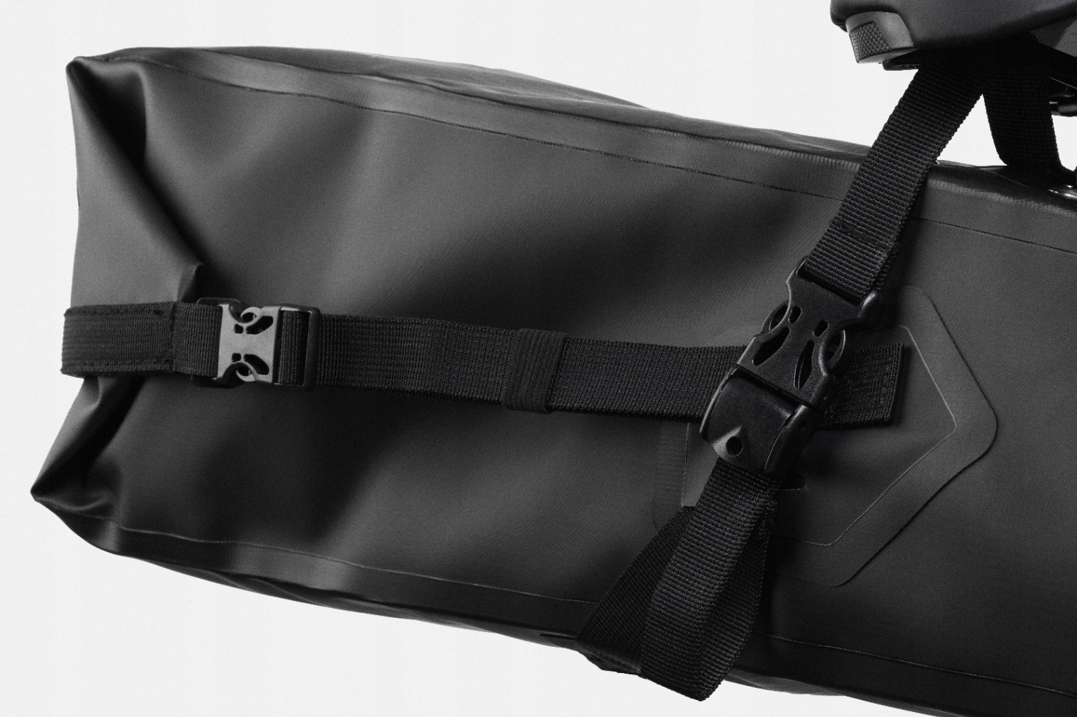 BICYCLE POUCH SEAT BAG FOR BICYCLE REFLECTIVE WATERPROOF 11L EAN (GTIN) 5907213779646