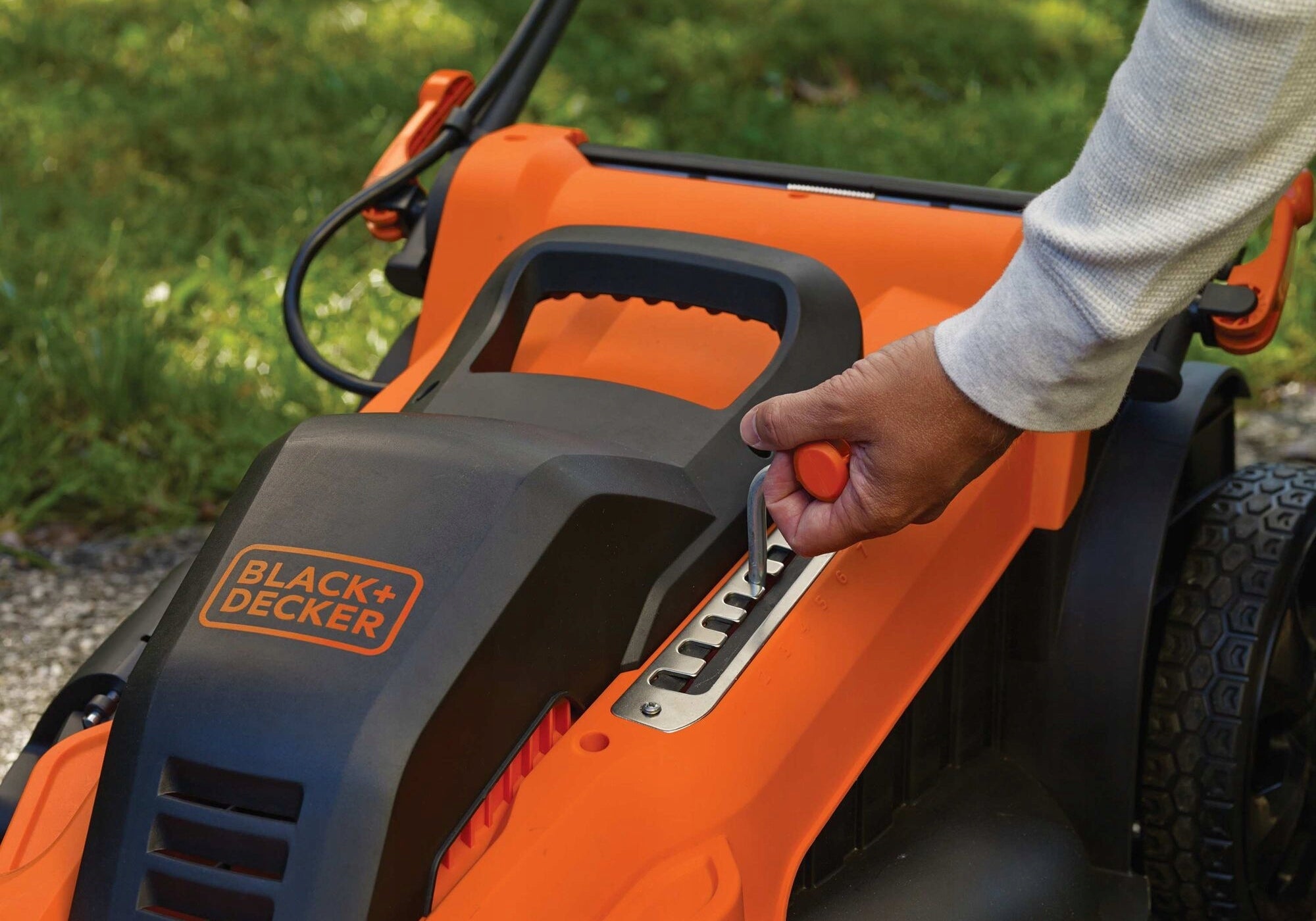 BLACK DECKER Electric lawn mower LM2000 2000W 48cm with basket Engine power 2000 W