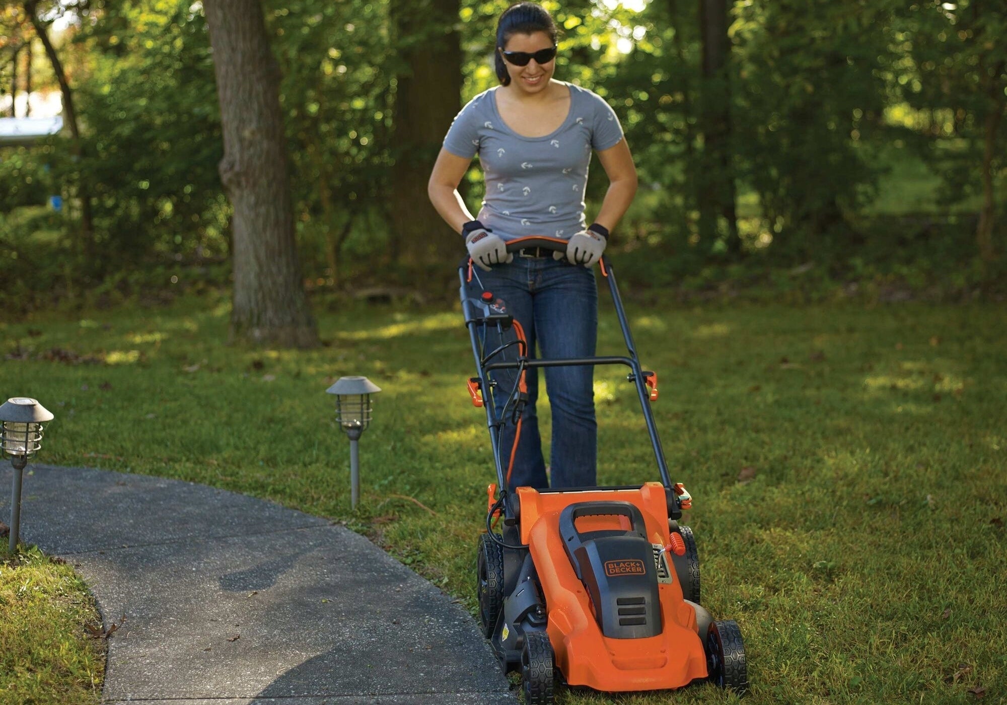 BLACK DECKER Electric lawn mower LM2000 2000W 48cm with basket Series LM2000