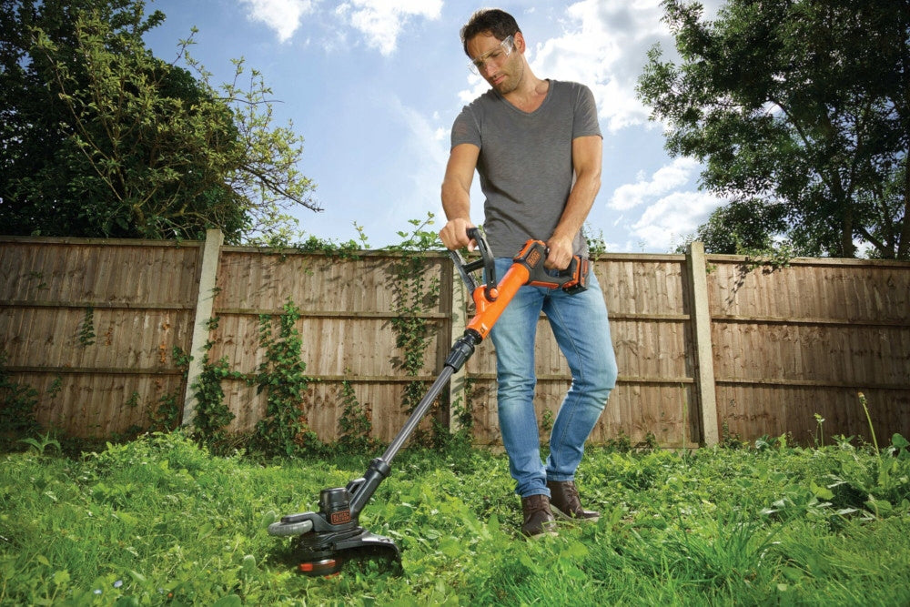 BLACK DECKER Grass line trimmer STC1840EPC 18V 30cm aku 4.0Ah Model BD-STC1840EPC