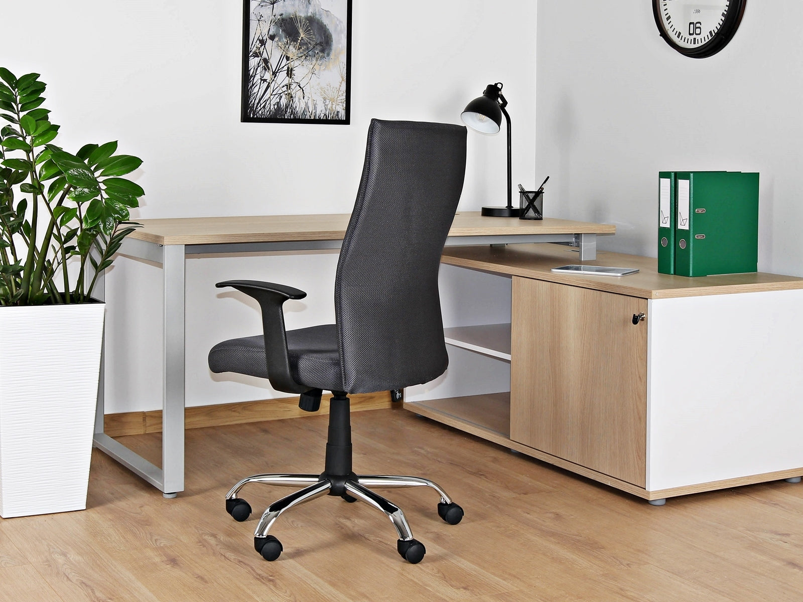 BLACK ON BLACK PLUS Office Chair White Er Chair EAN (GTIN) 5908242402444