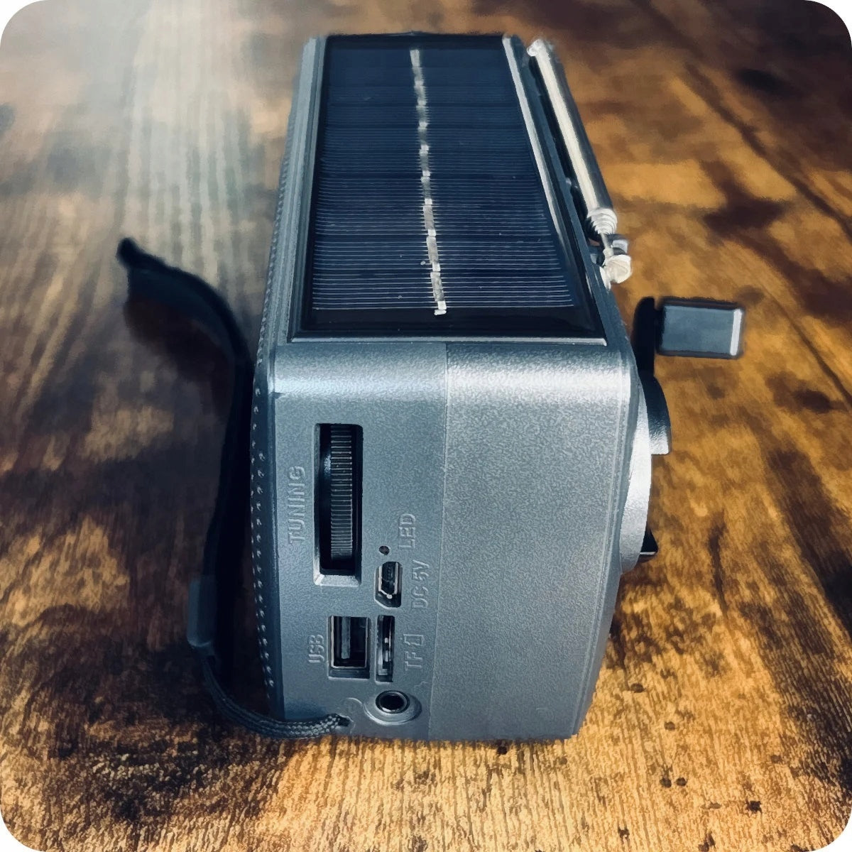 BLUETOOTH SPEAKER WIRELESS SURVIVAL SOLAR RADIO FLASHLIGHT DYNAMO CAMPING Manufacturer code Q-55898