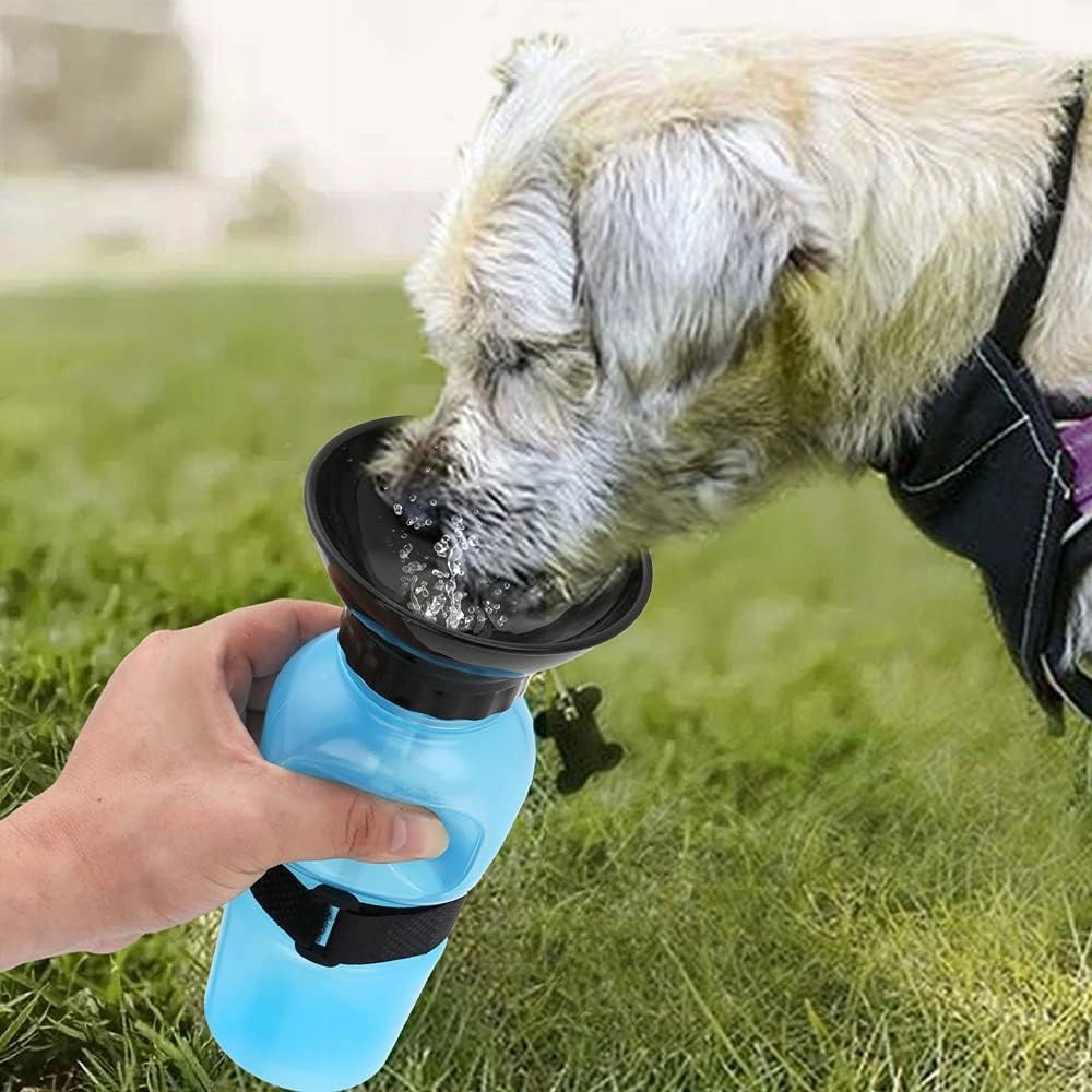 BOTTLE TRAVEL WATER BOTTLE DRINKER DOG BOWL HIT 0.5L Material made from a synthetic material