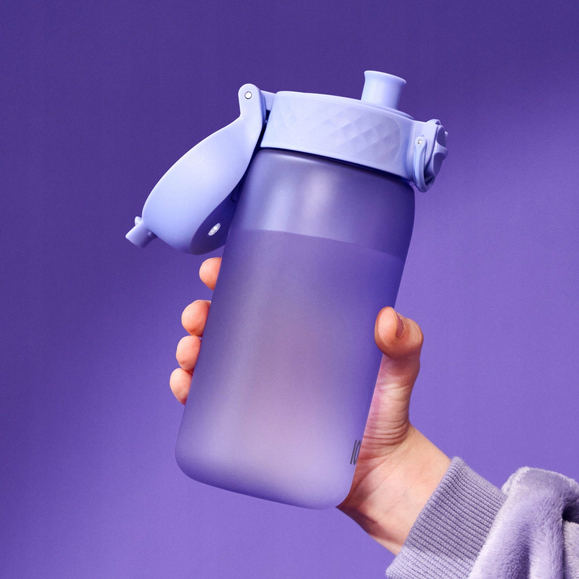 BOTTLE WITH LOCK OPENING HARD MOUTHPIECE WITHOUT STRAW PURPLE SMALL ION8 0,4 L Color pink