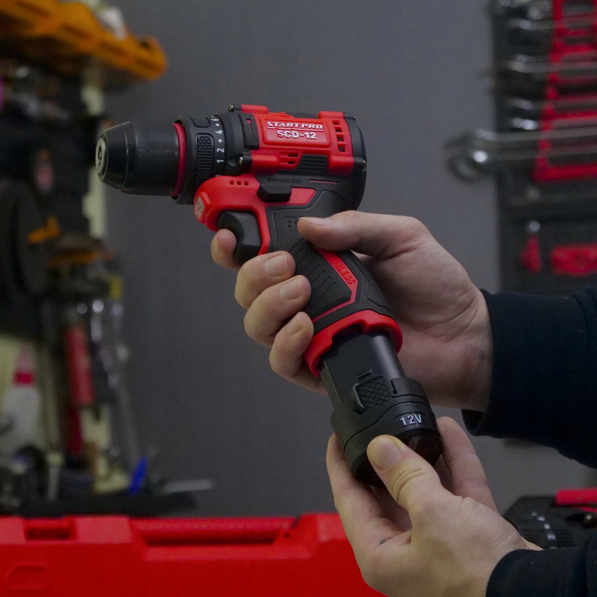 BRUSHLESS CORDLESS DRILL 40N/m 2xAKU + ACCESSORIES Motor type brushless motor