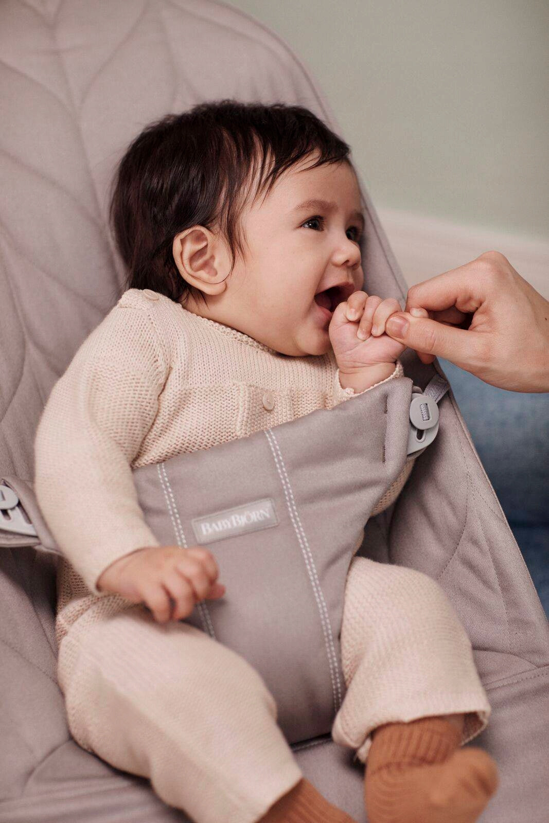 BabyBjorn Bliss Woven Petal Quilt - Ergonomic Sand Lounger Grey Manufacturer code 7317680063175