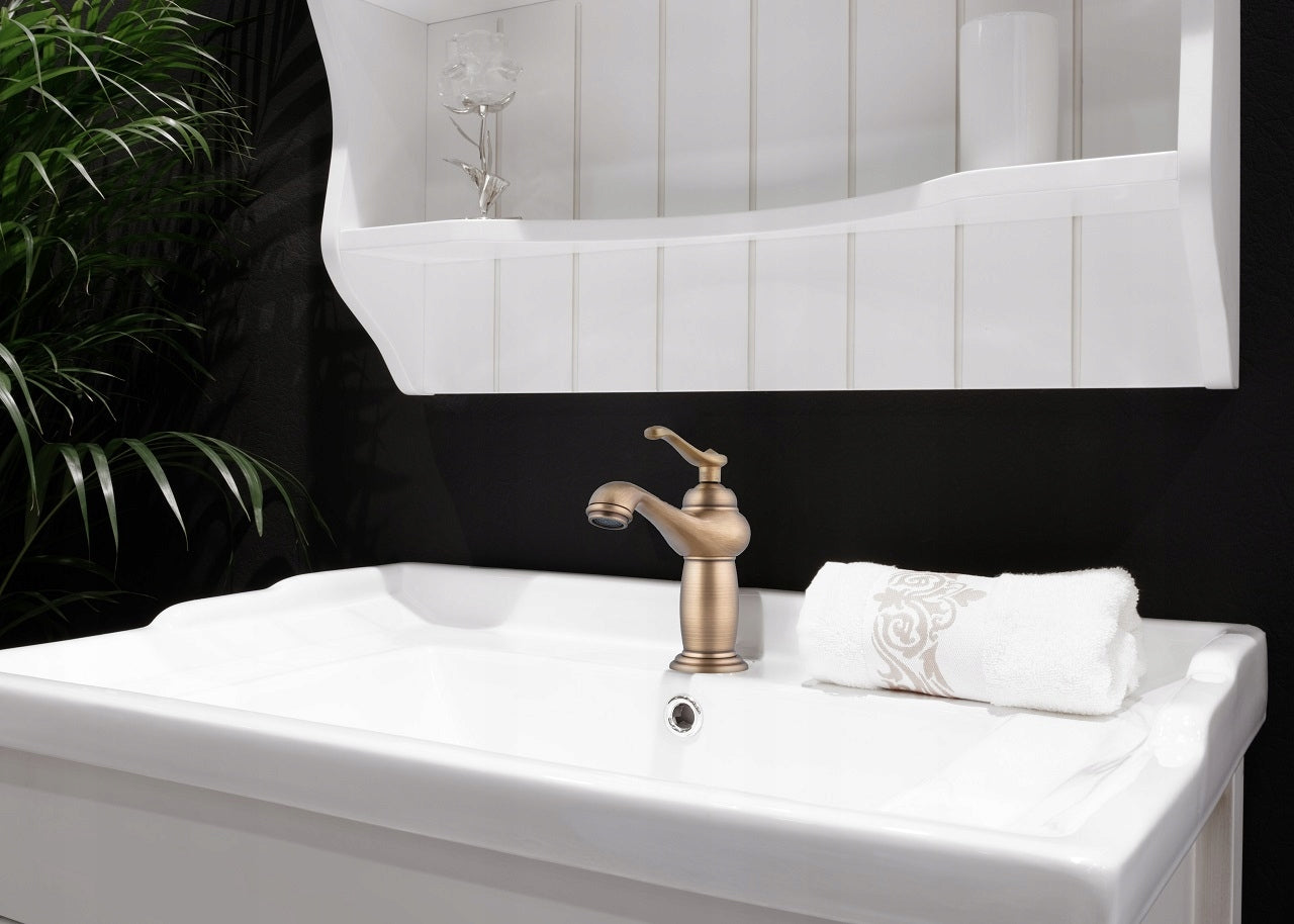 Wasserhahn im Retro-Stil, goldfarben 