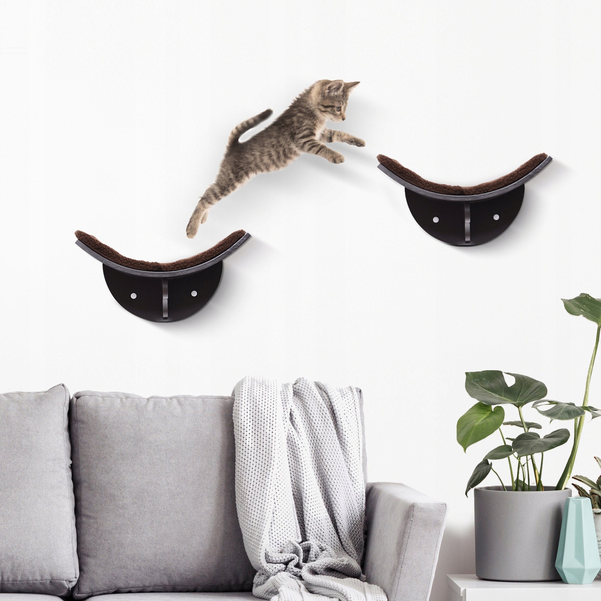 Bed, shelf, cat couch, wall mount, plush upholstery Packaging status original