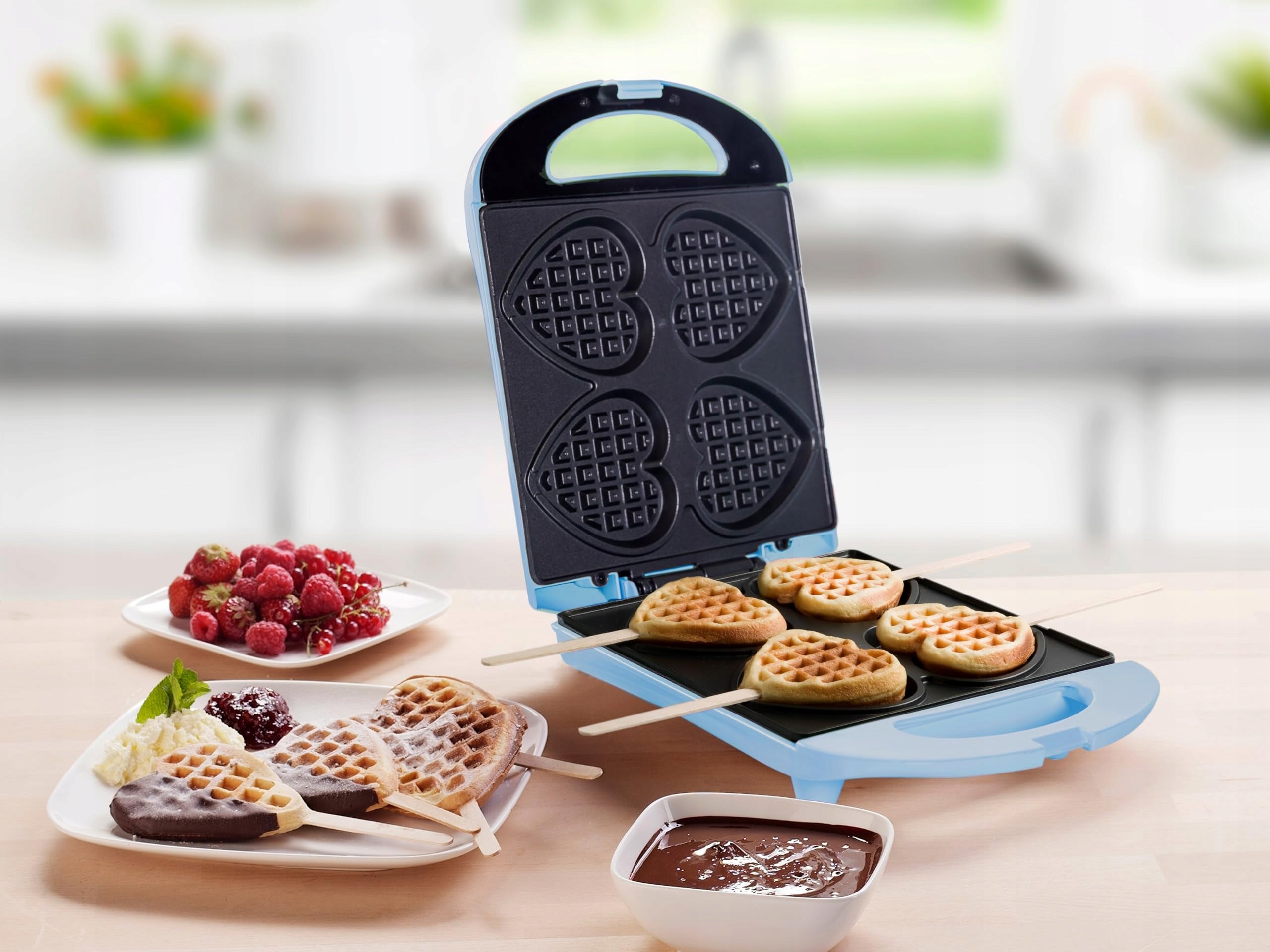 Bestron DSW271B Waffle Iron Heart on Stick, Nonstick, 700W, Brand Bestron