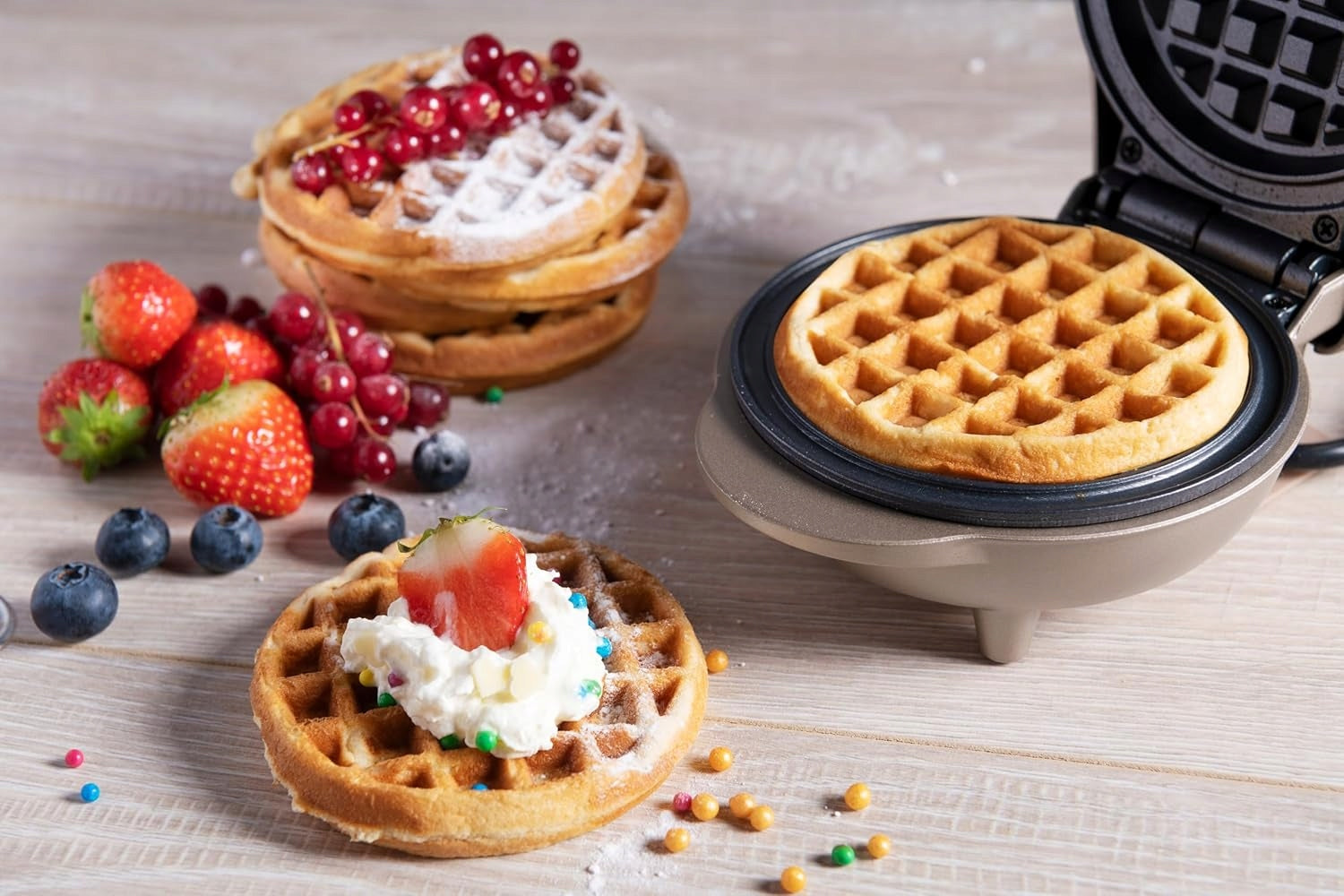 Bestron Mini waffle iron with non-stick coating light beige Packaging status original