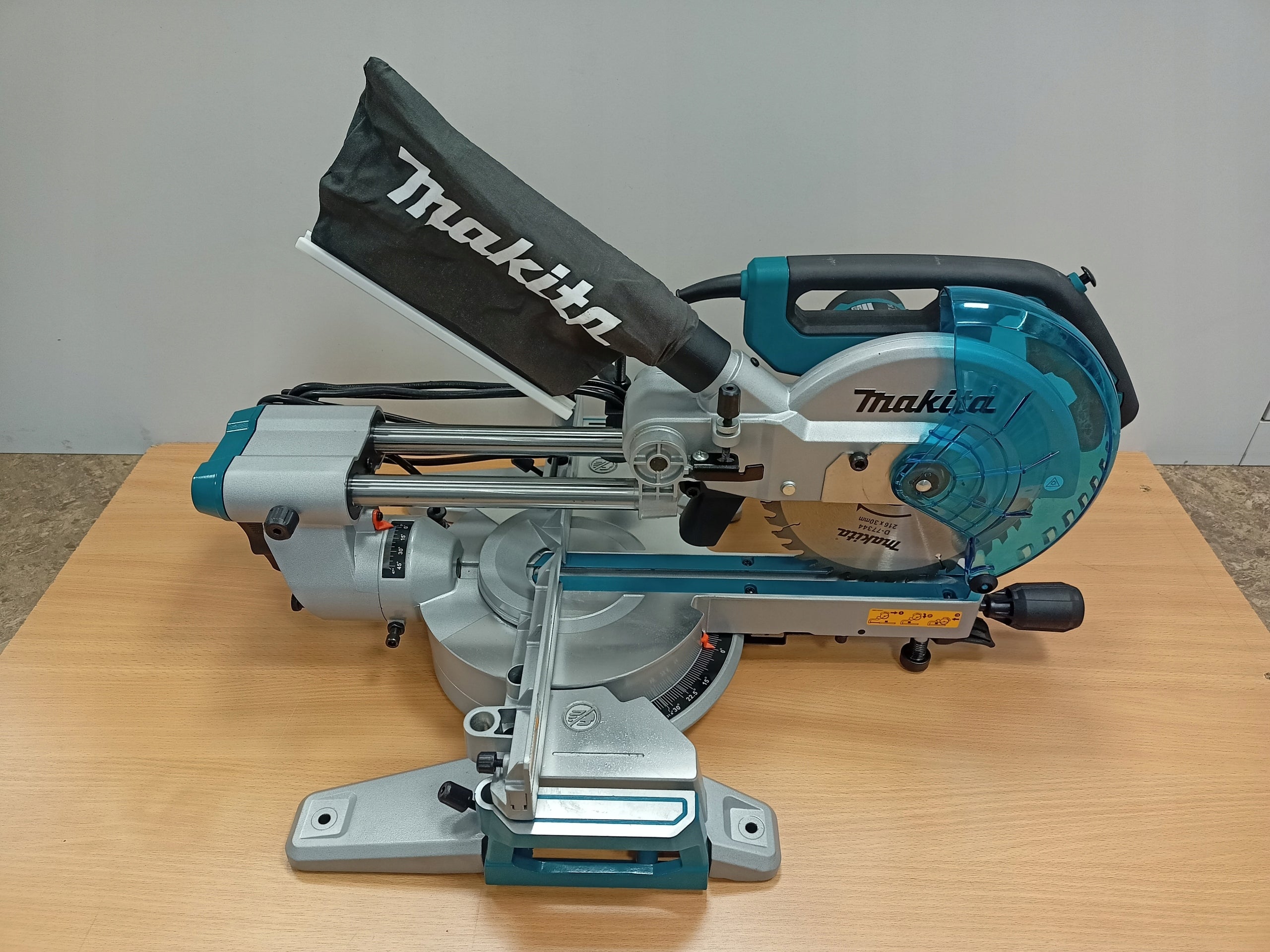 Bevel with Shift 216mm MAKITA LS0816F NEW MODEL Brand Makita