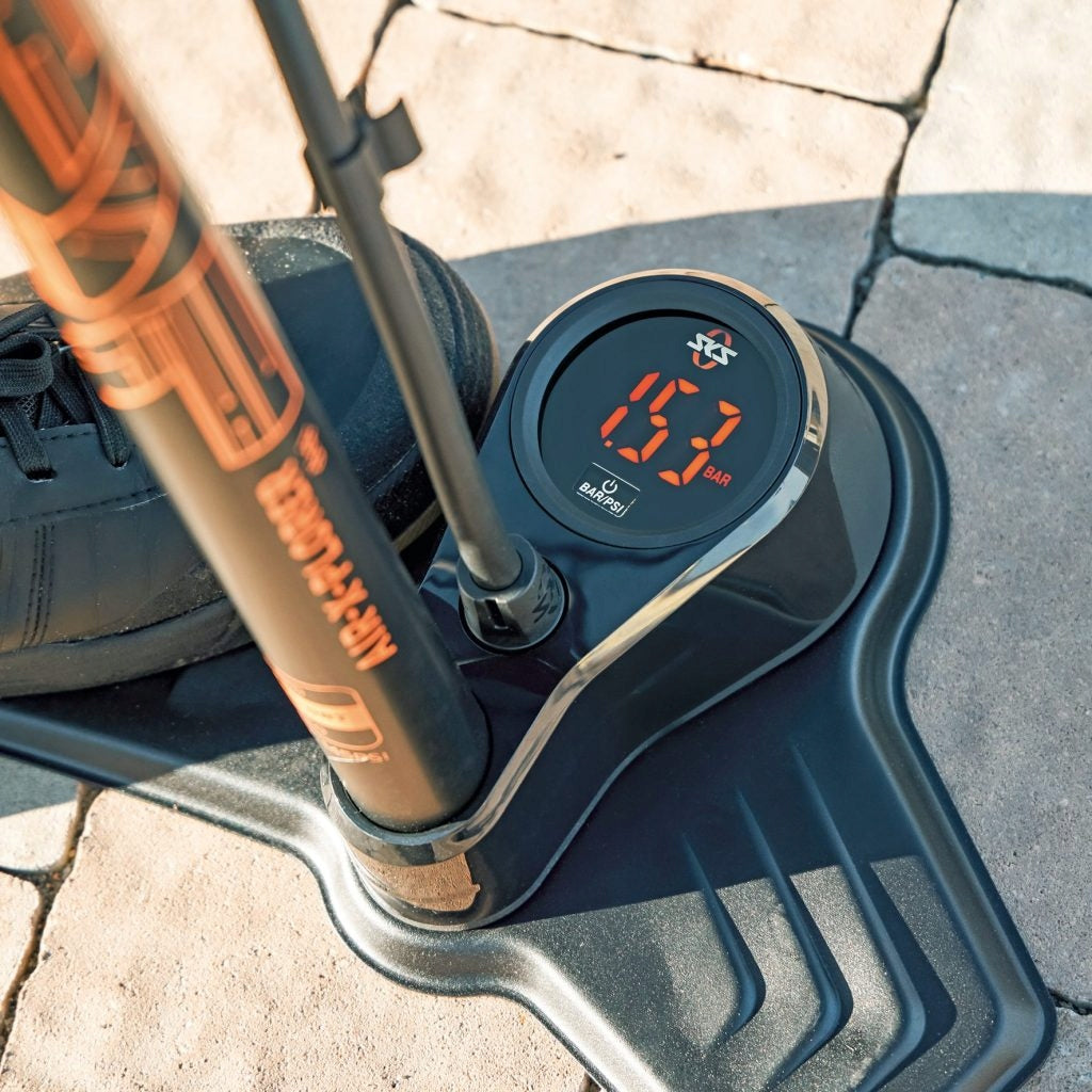 Bicycle Floor Pump SKS Air-X-Plorer Digi 10.0 Dominant material metal