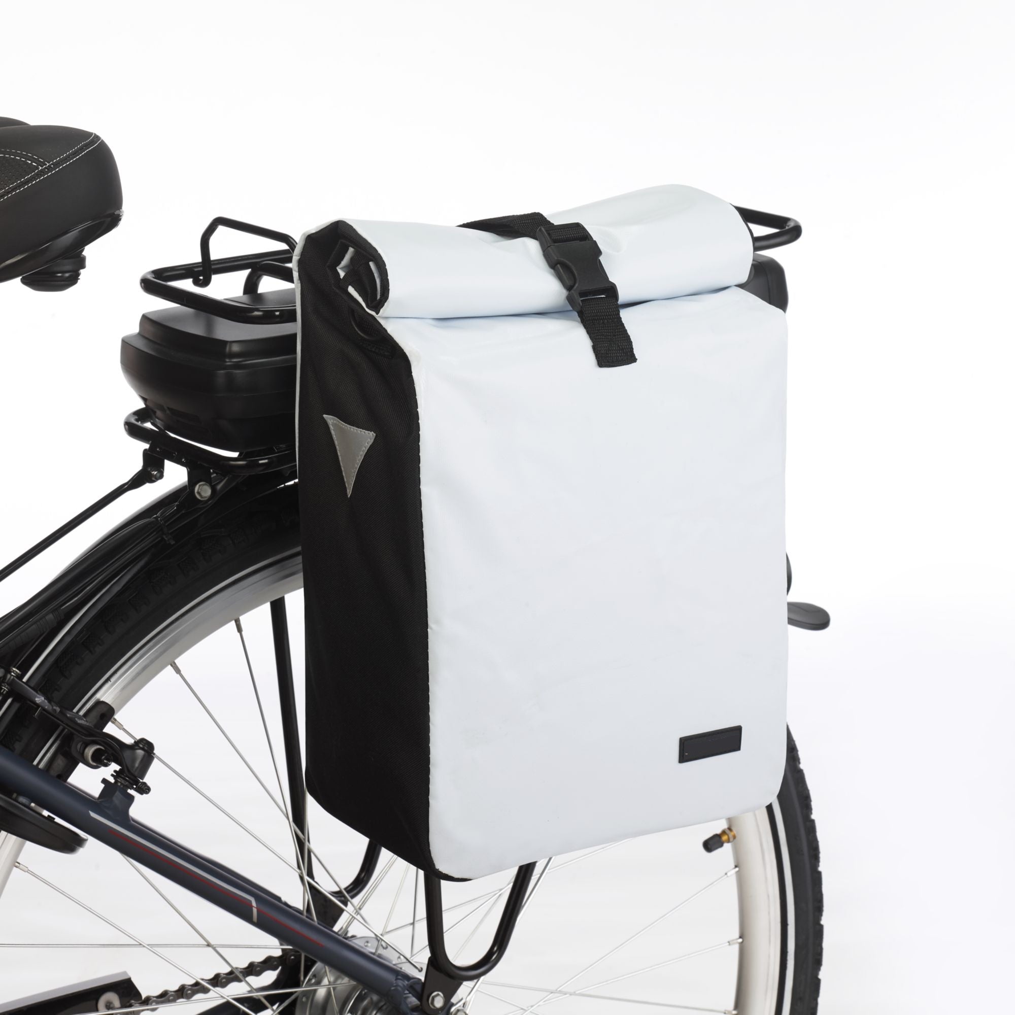 Bicycle Luggage Bag WATERPROOF 15L Bicycle Bag SIDE White Packaging status original