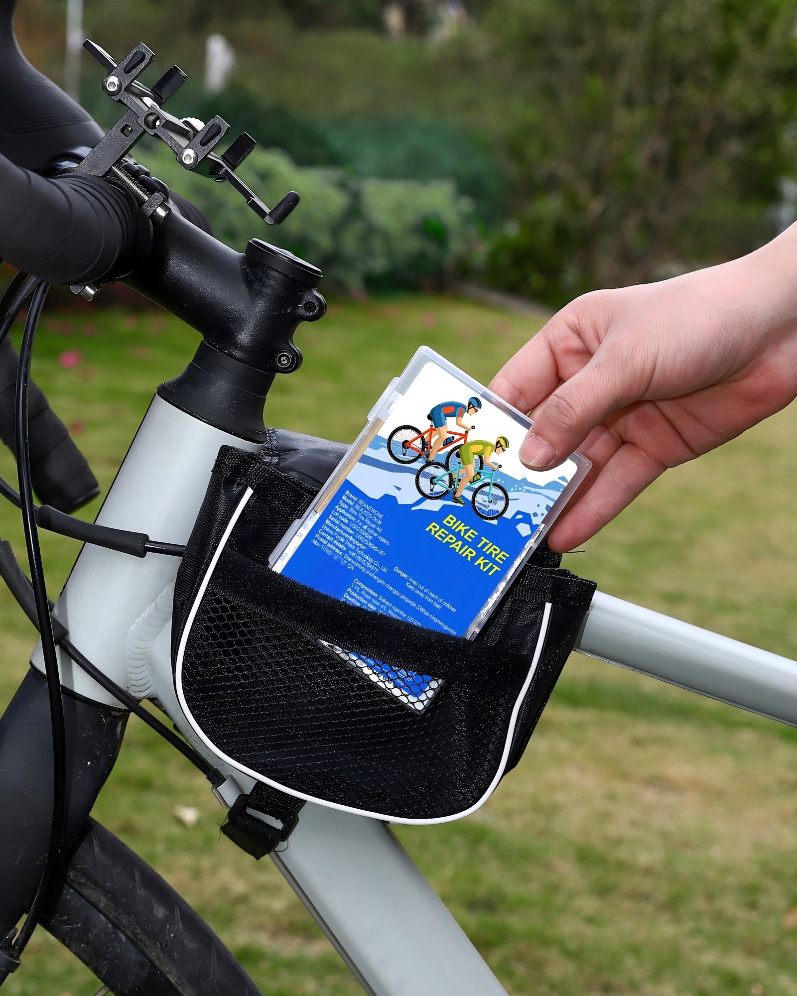 Bicycle Tire Repair Kit with Patches and Adhesive EAN (GTIN) 6979868800036
