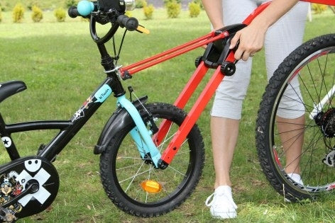 Bicycle Tow Holder Peruzzo for towing bicycle mounts up to 20" yellow Additional features foldable trailer design bicycle trailer hook