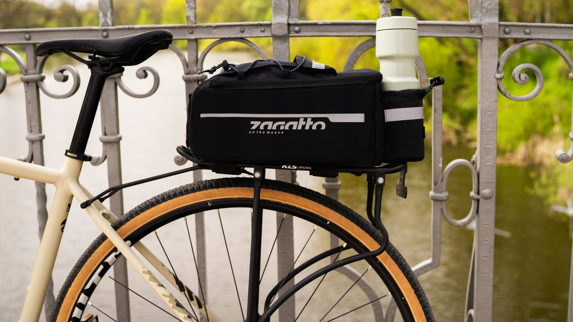 Bicycle bag bicycle pouch for rear rack roomy black ZAGATTO Capacity 9 l