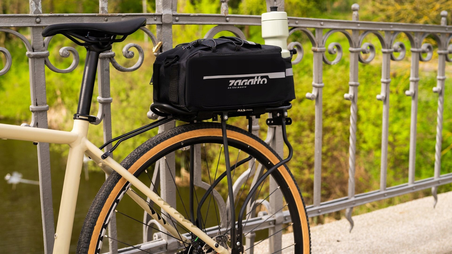 Bicycle bag bicycle pouch for rear rack roomy black ZAGATTO Model ZG738