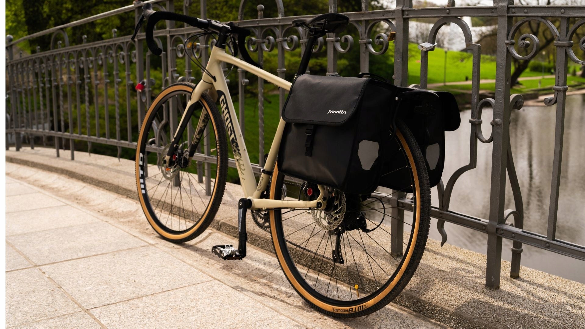 Bicycle pouch for trunk double roomy rear waterproof ZAGATTO Capacity 22 l