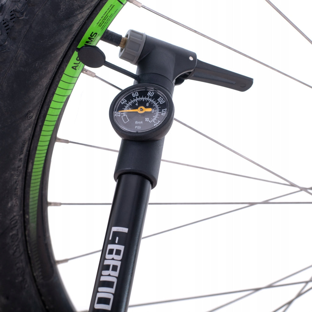 Bicycle pump with pressure gauge hand grip Weight 1 g