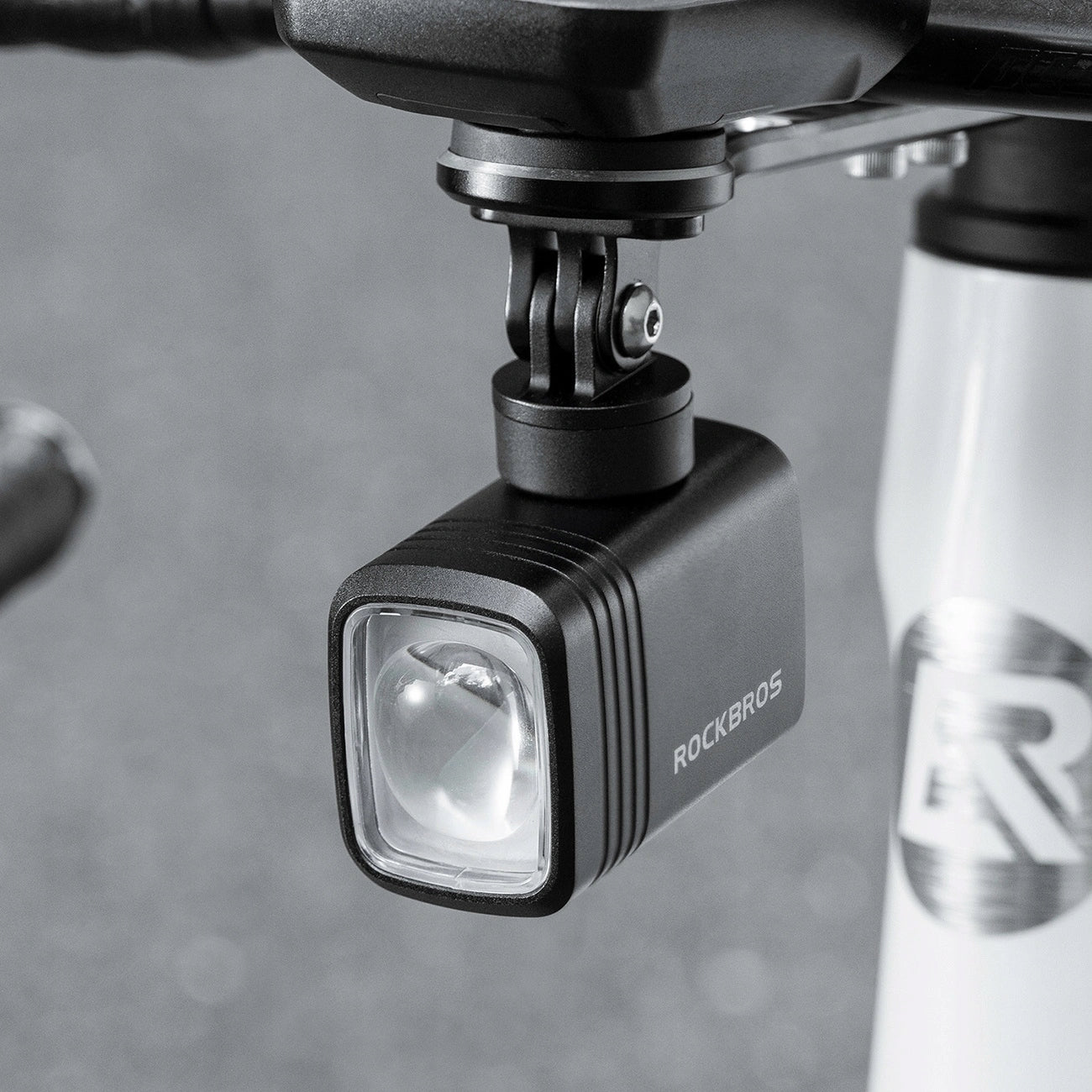 Bike light Rockbros M6 1000 lm front battery 2800 mAh Kind front-facing