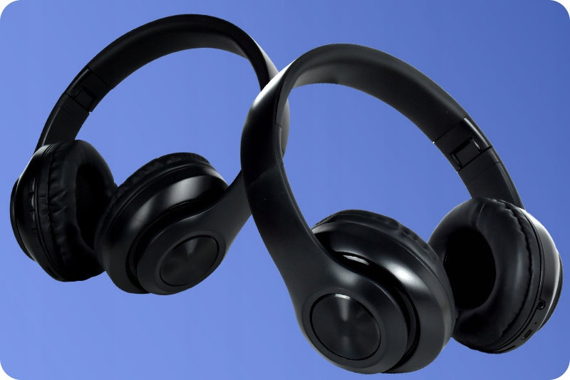 Black BT Wireless On-Ear Headphones Aux/ Reader/ SD Cards/ Microphone Model P68