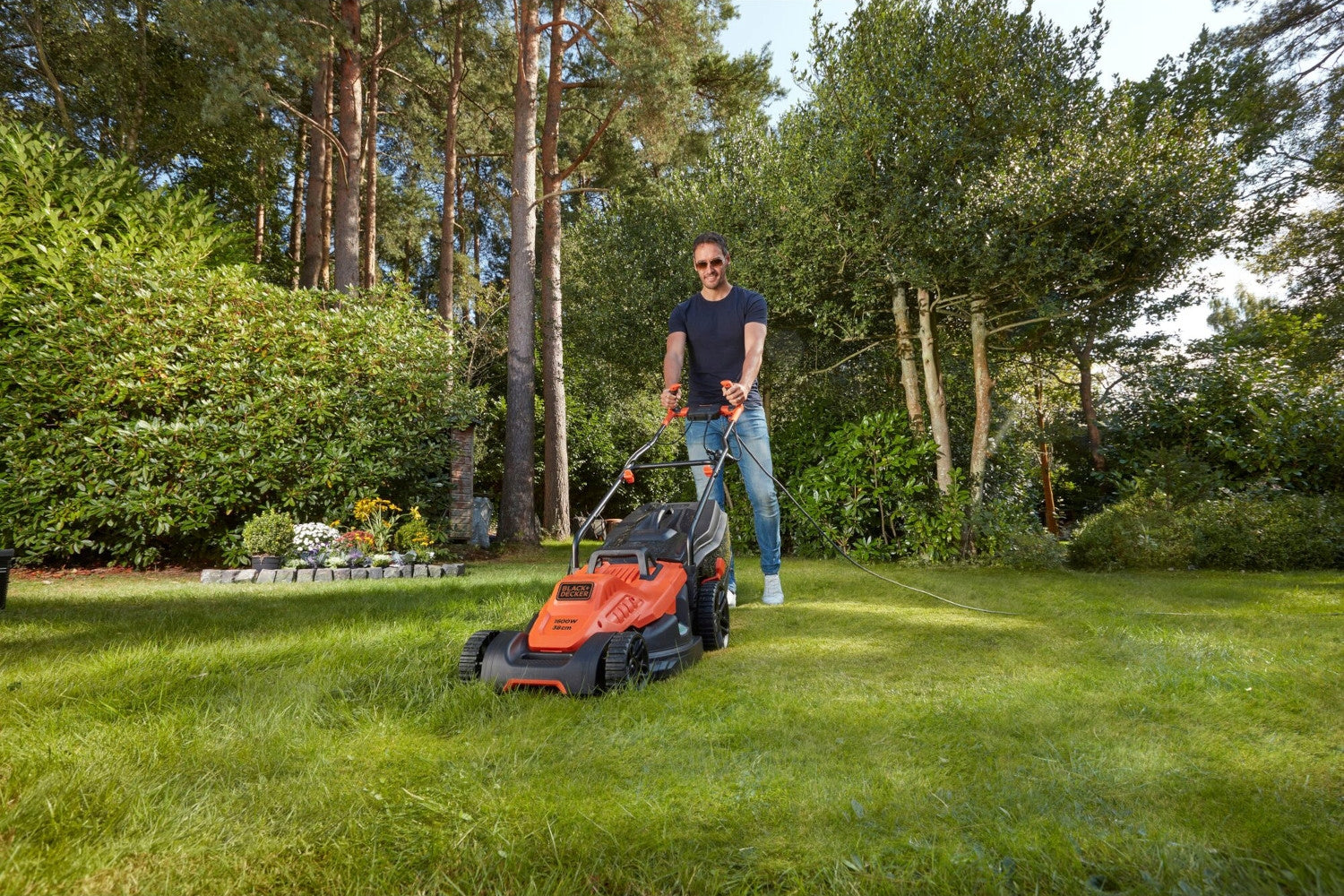 Black Decker Network lawn mower 1600W 38cm BEMW471BH with basket Model BEMW471BH